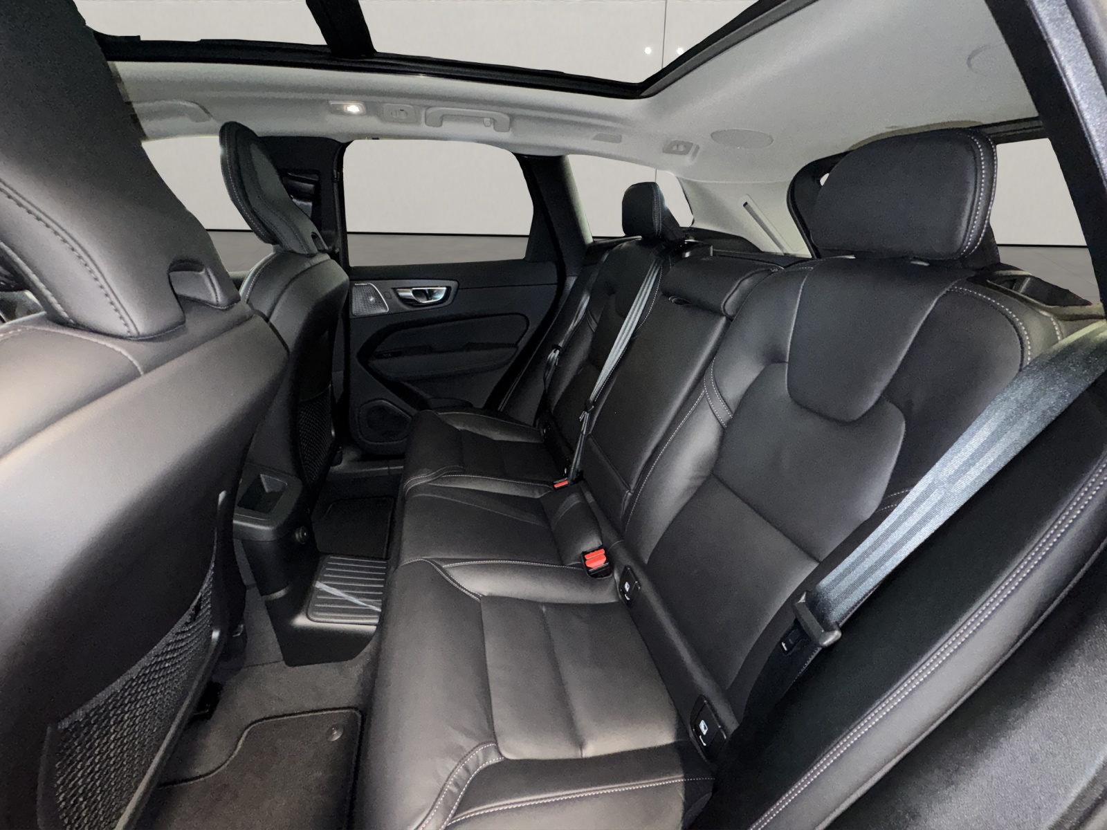 VOLVO XC60 2.0 T6 TE Ultra Dark eAWD-image-12