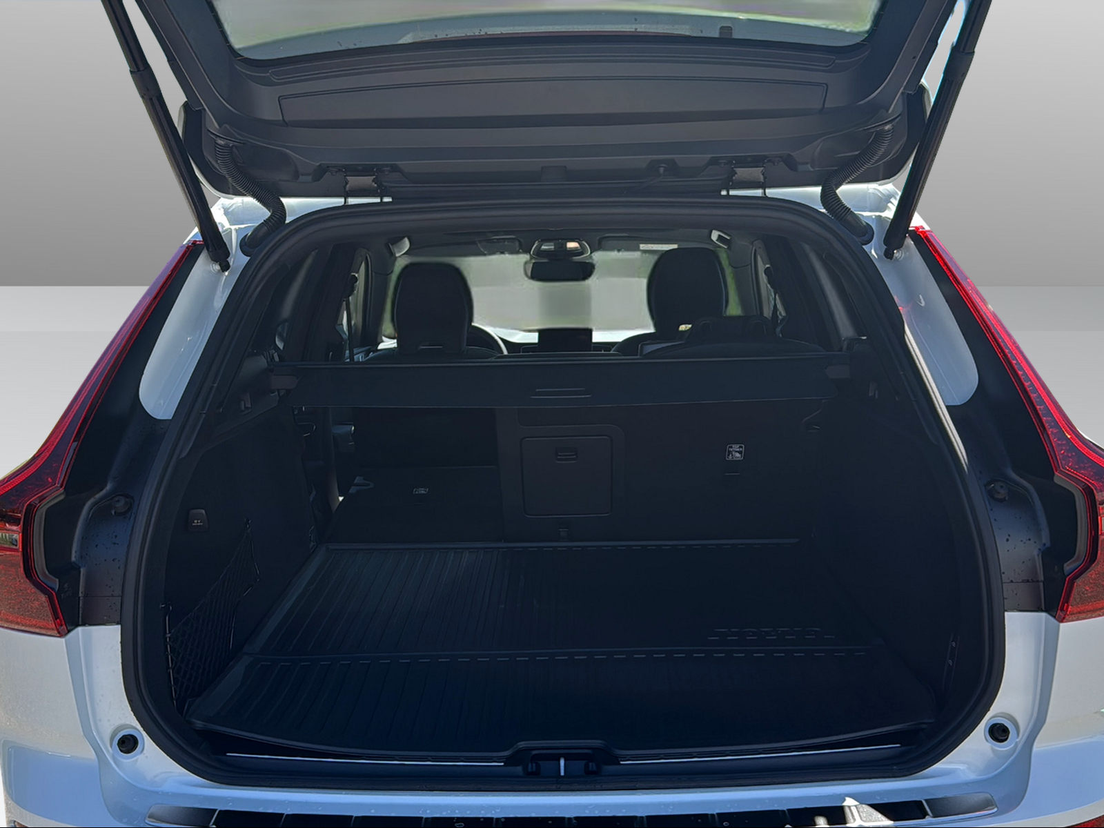 VOLVO XC60 2.0 T6 TE Black Edition eAWD-image-15
