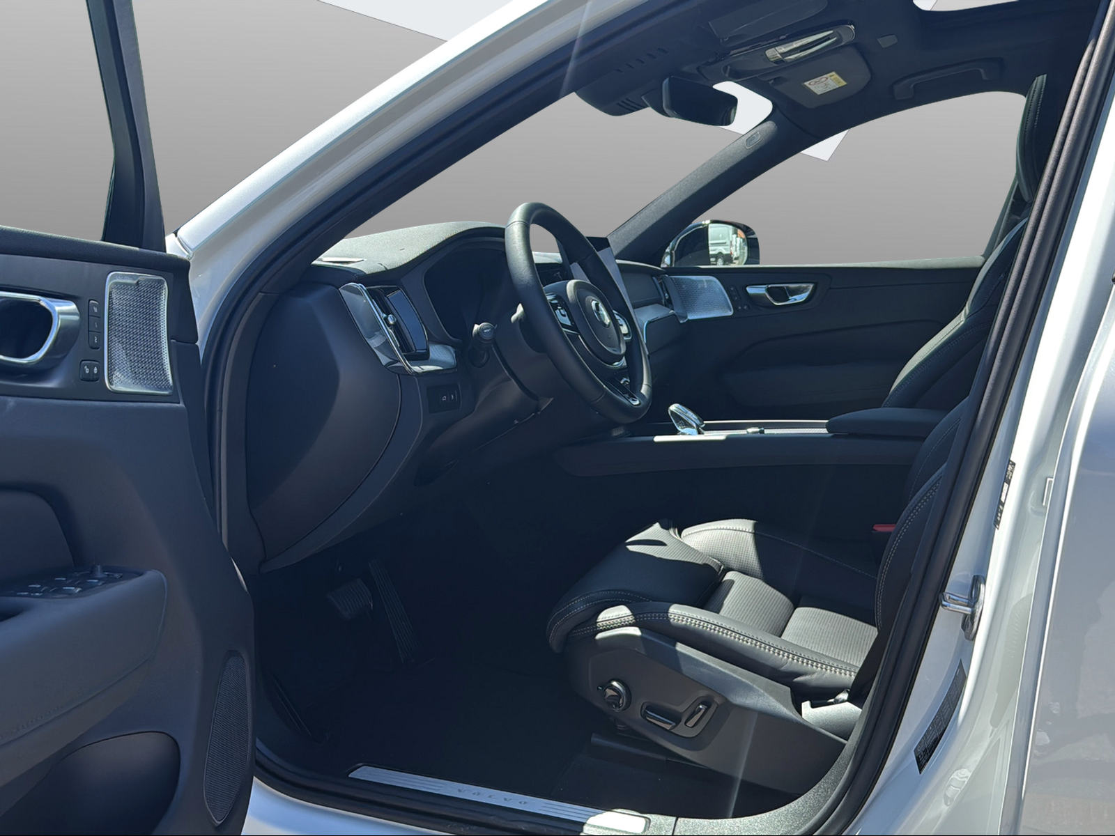 VOLVO XC60 2.0 T6 TE Black Edition eAWD-image-9