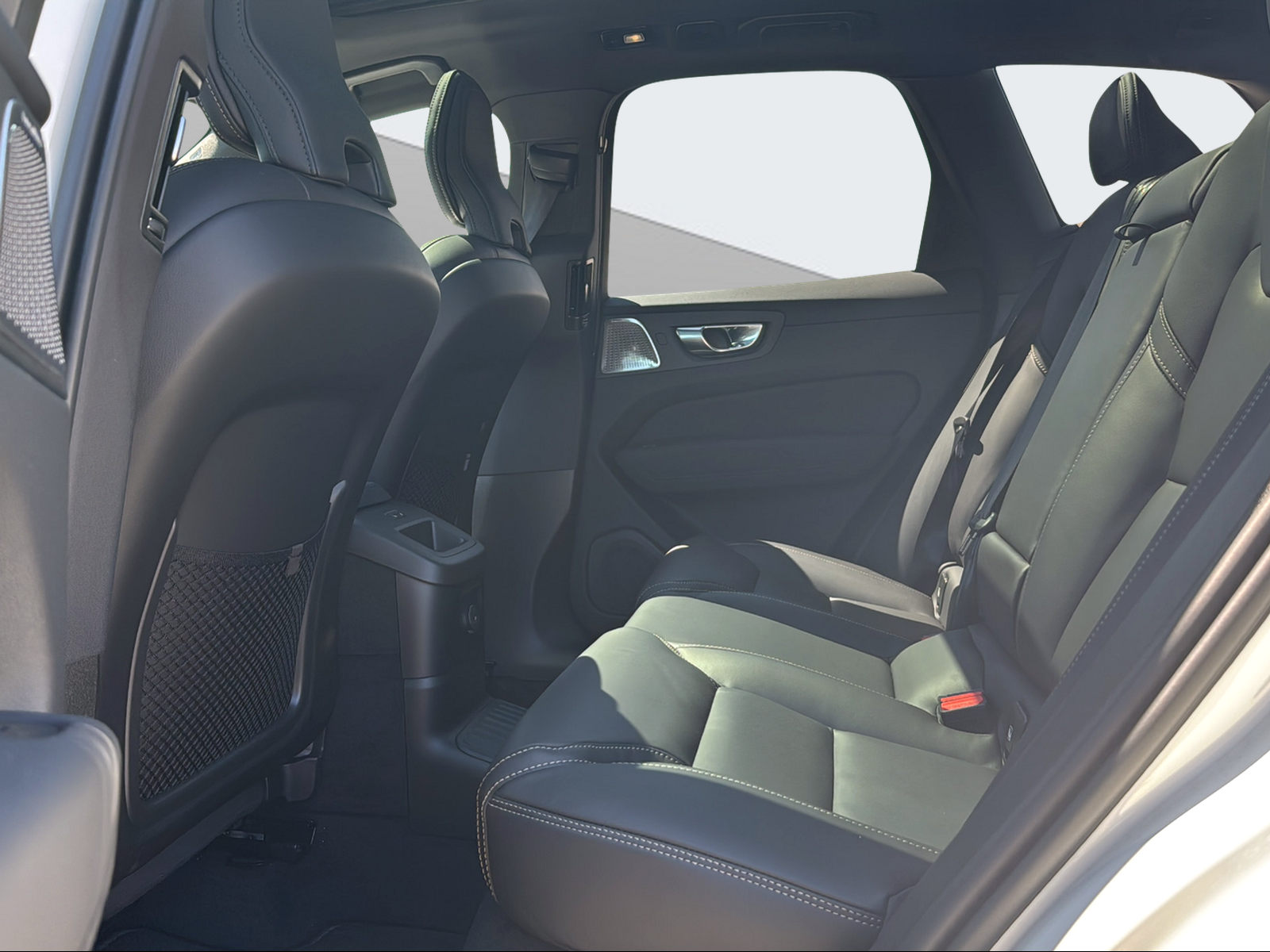 VOLVO XC60 2.0 T6 TE Black Edition eAWD-image-13