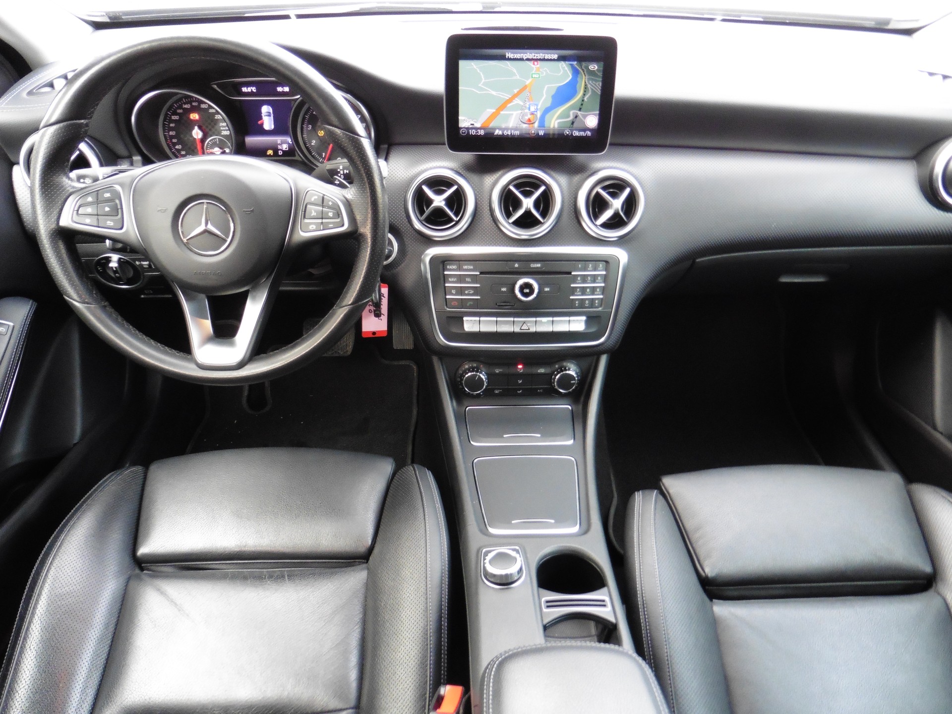 MERCEDES-BENZ A 220 Urban 4Matic 7G-DCT-image-15
