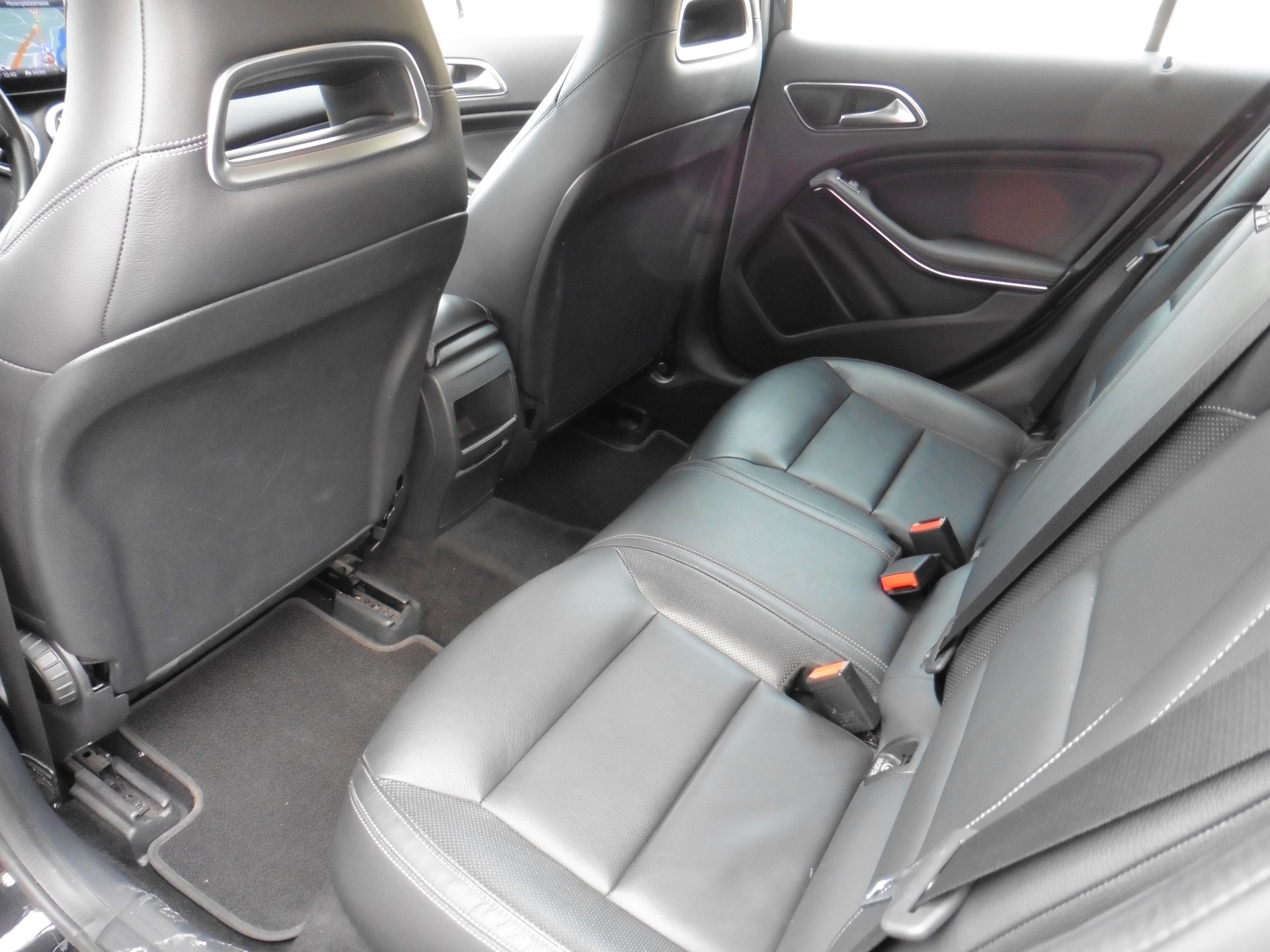 MERCEDES-BENZ A 220 Urban 4Matic 7G-DCT-image-22