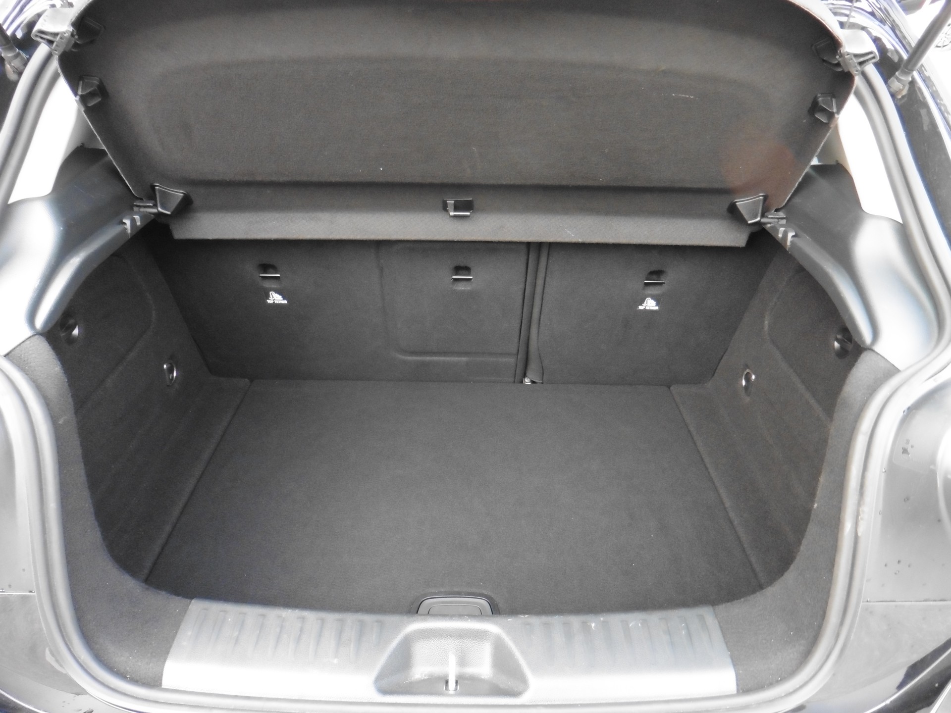 MERCEDES-BENZ A 220 Urban 4Matic 7G-DCT-image-24