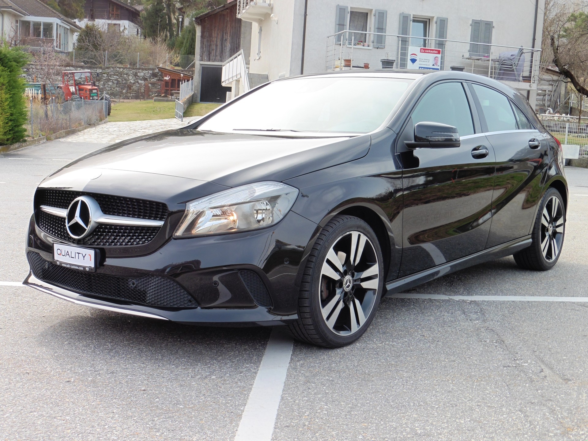 MERCEDES-BENZ A 220 Urban 4Matic 7G-DCT-showroom-element-3