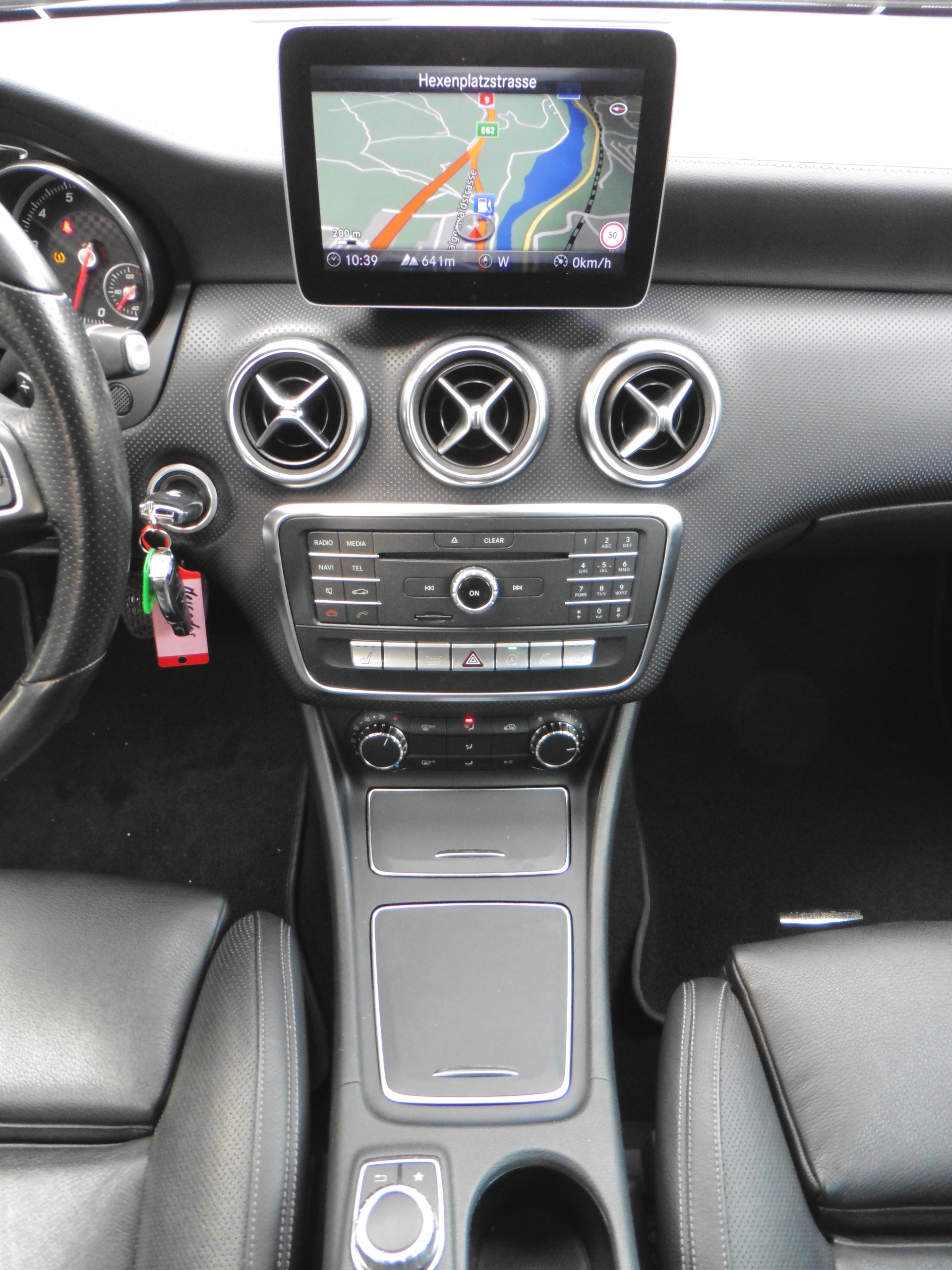 MERCEDES-BENZ A 220 Urban 4Matic 7G-DCT-image-16