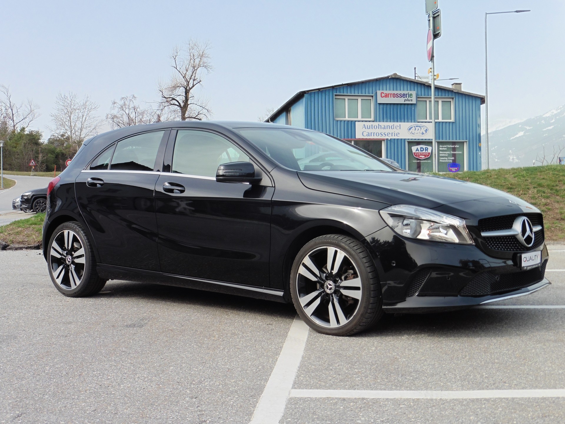 MERCEDES-BENZ A 220 Urban 4Matic 7G-DCT-showroom-element-1