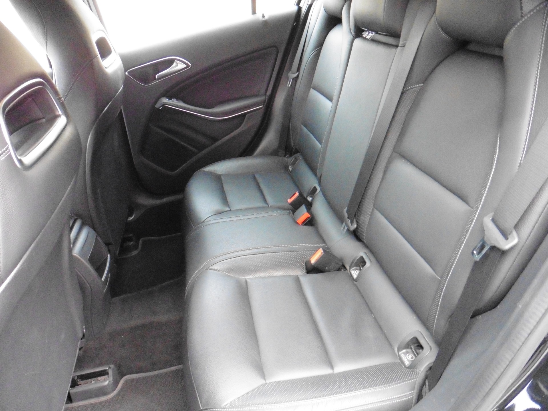 MERCEDES-BENZ A 220 Urban 4Matic 7G-DCT-image-23