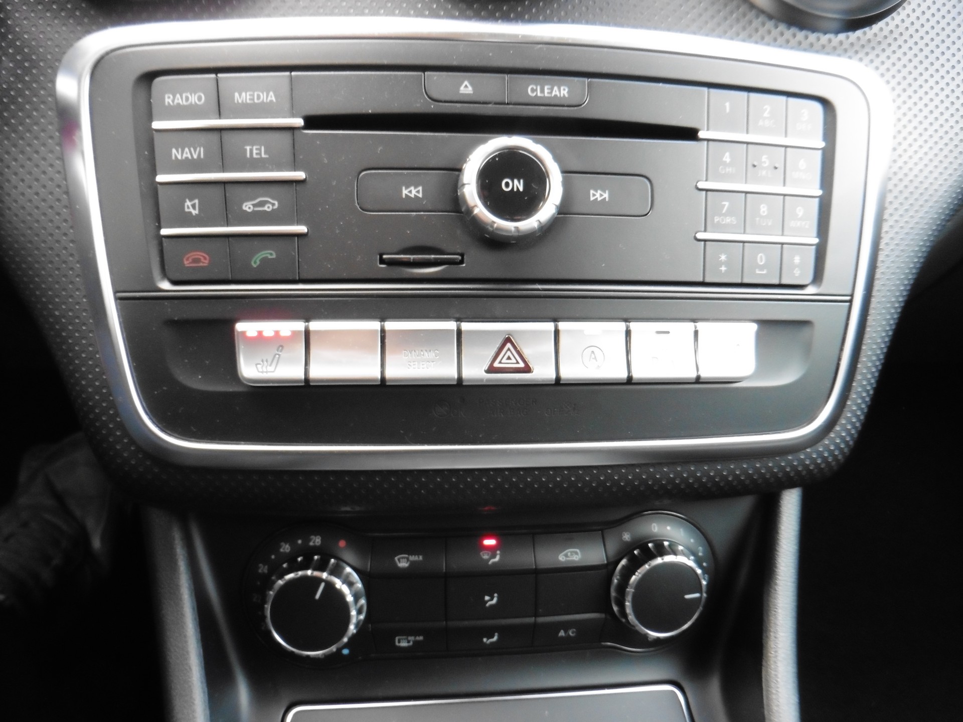 MERCEDES-BENZ A 220 Urban 4Matic 7G-DCT-image-17