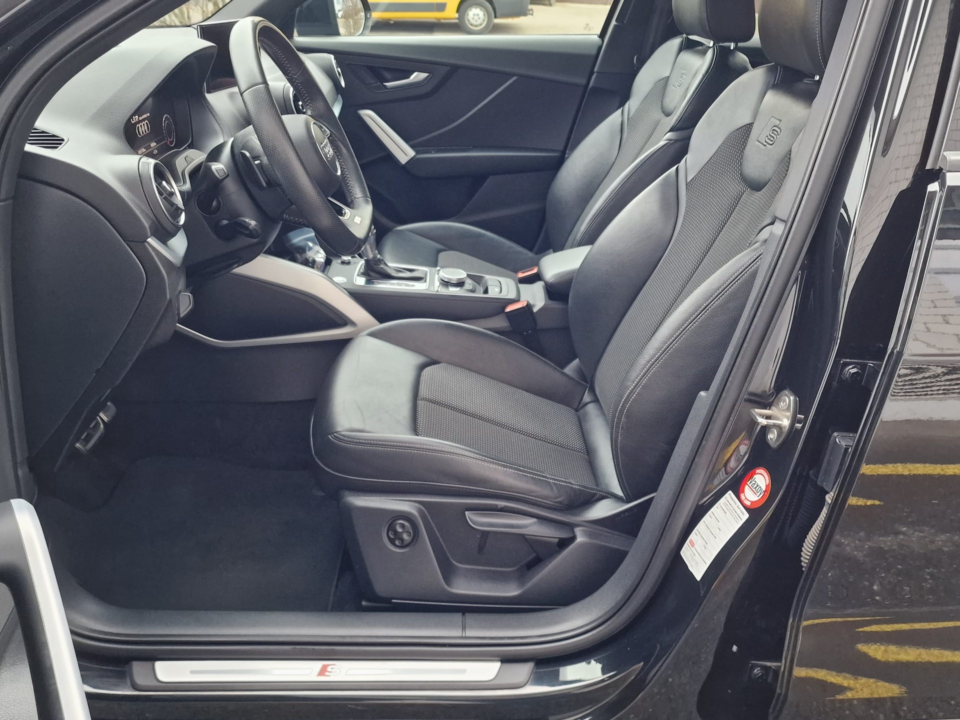 AUDI Q2 35 TDI quattro Sport S-tronic S Line-image-7