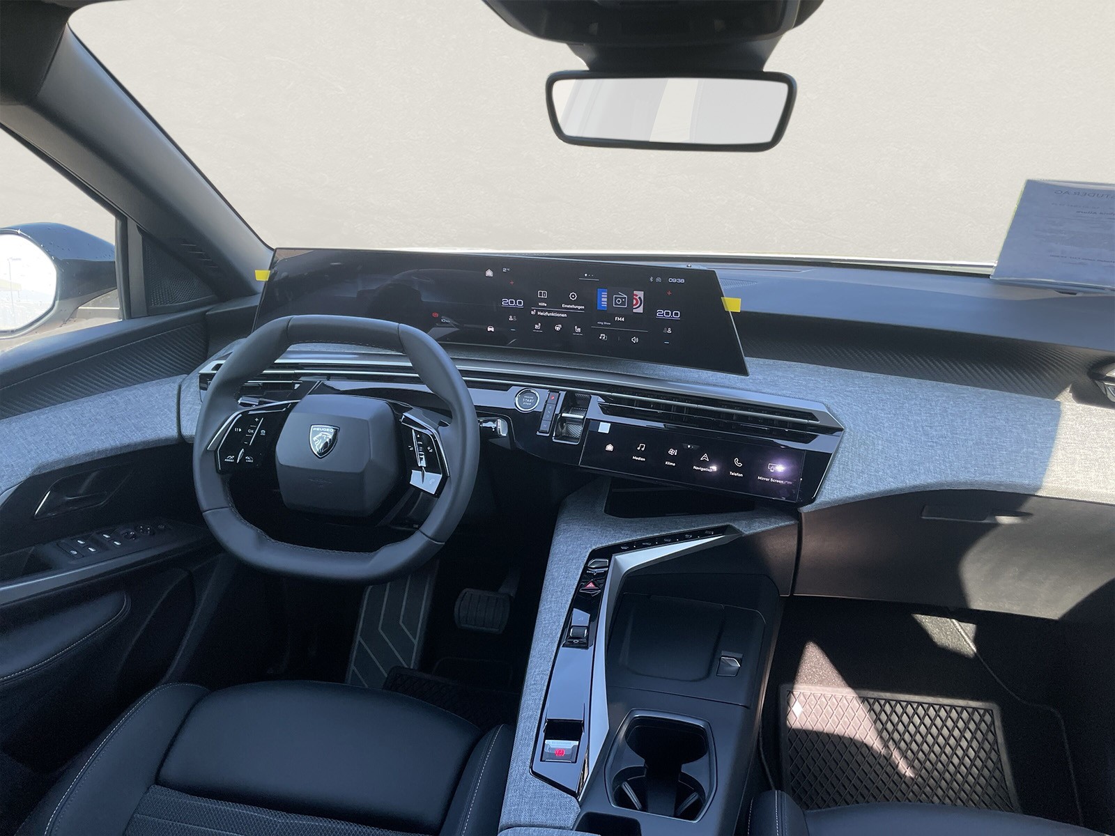 PEUGEOT 3008 1.2 Hybrid Allure-image-7