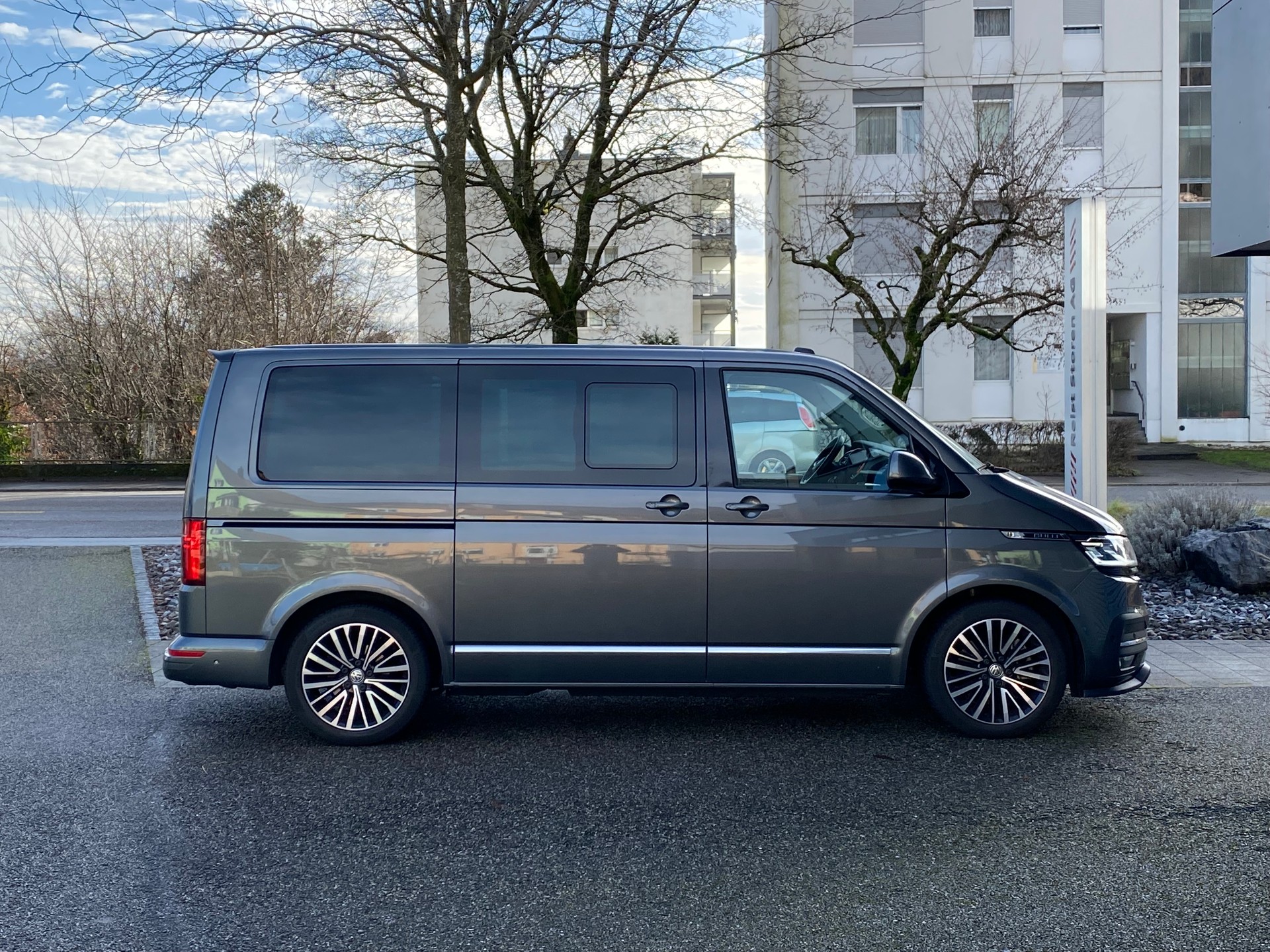 VW T6.1 Multivan 2.0 Bi-TDI Highline 4Motion DSG-image-2