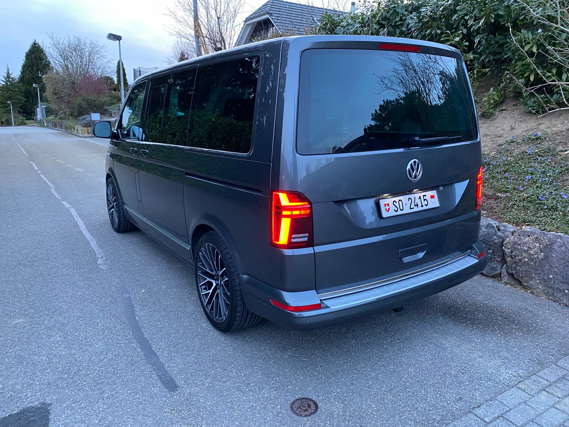 VW T6.1 Multivan 2.0 Bi-TDI Highline 4Motion DSG-image-1