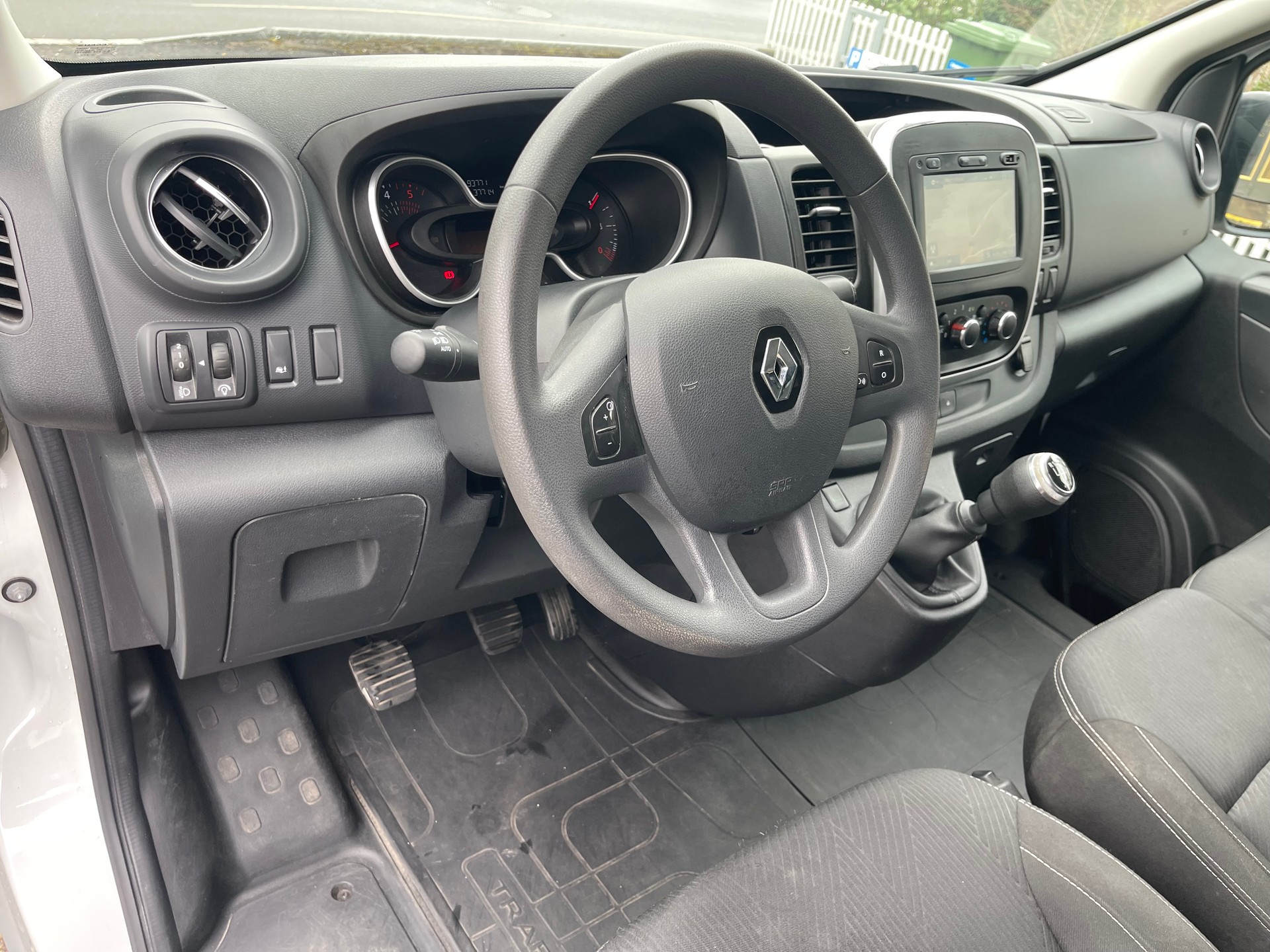 RENAULT Trafic 2.0 Energy dCi 120 3.0t Business L1H1-image-8