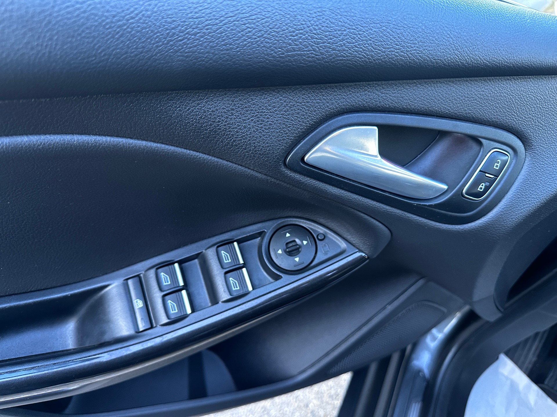 FORD Focus 1.5 SCTi Titanium X-image-8