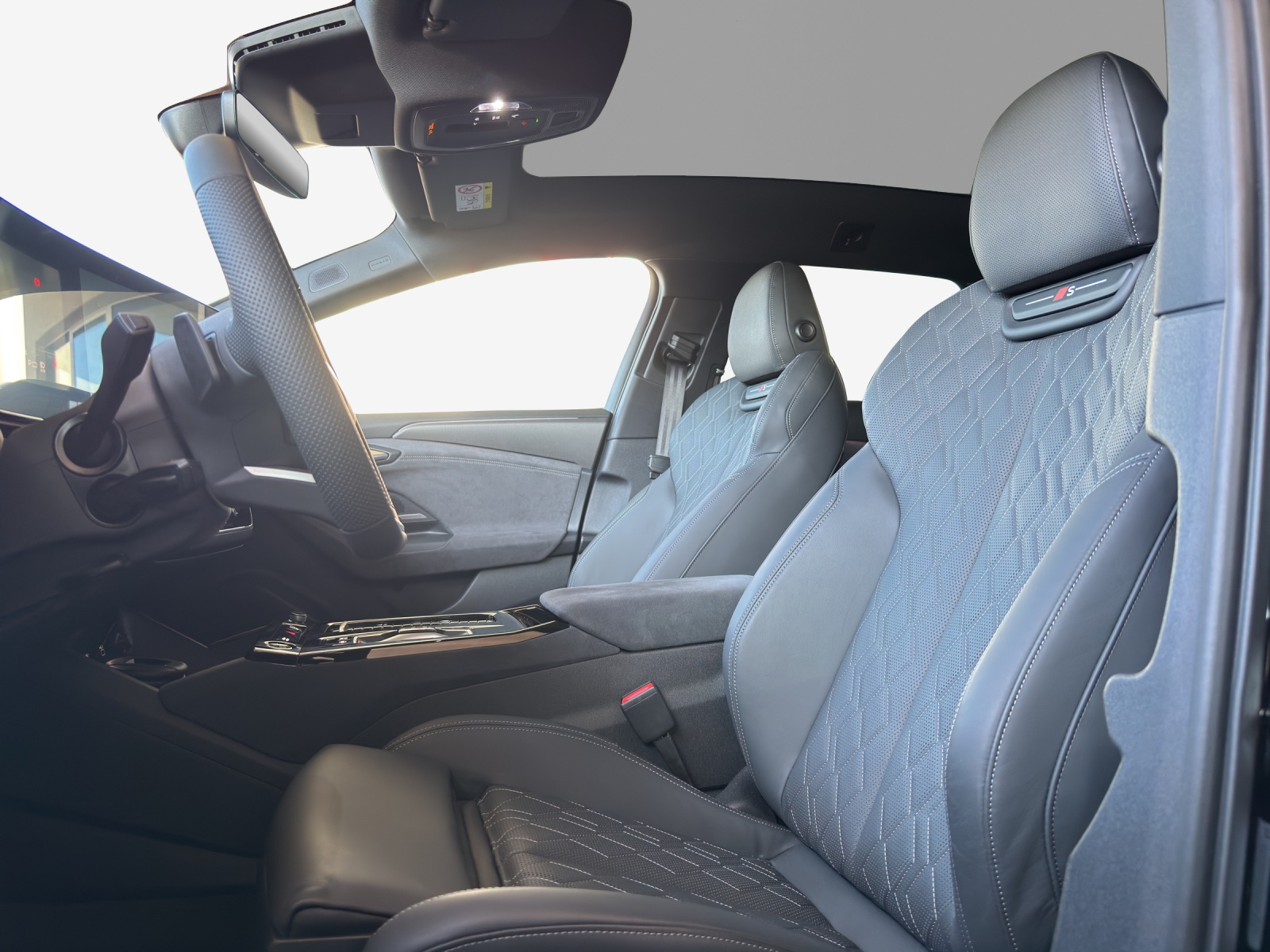 AUDI A6 Avant e-tron quattro-image-9