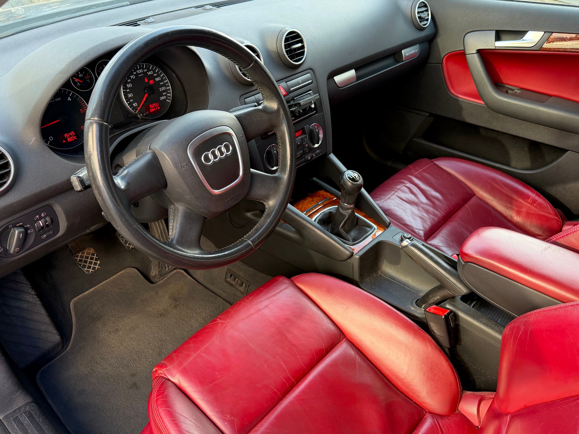 AUDI A3 Sportback 2.0 TDI Ambition quattro-image-9