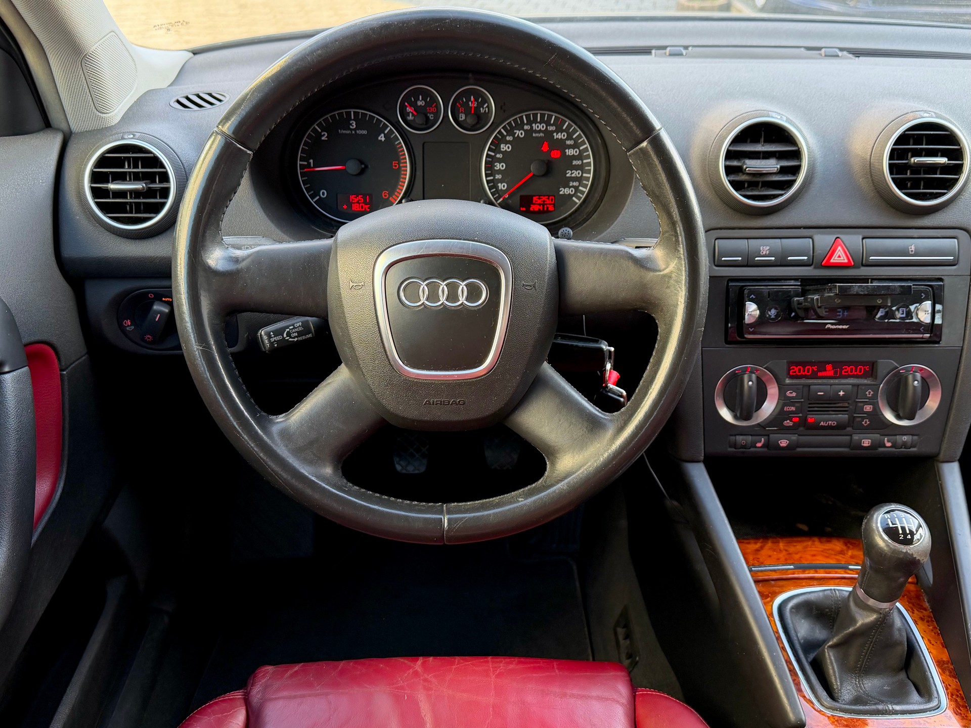AUDI A3 Sportback 2.0 TDI Ambition quattro-image-10