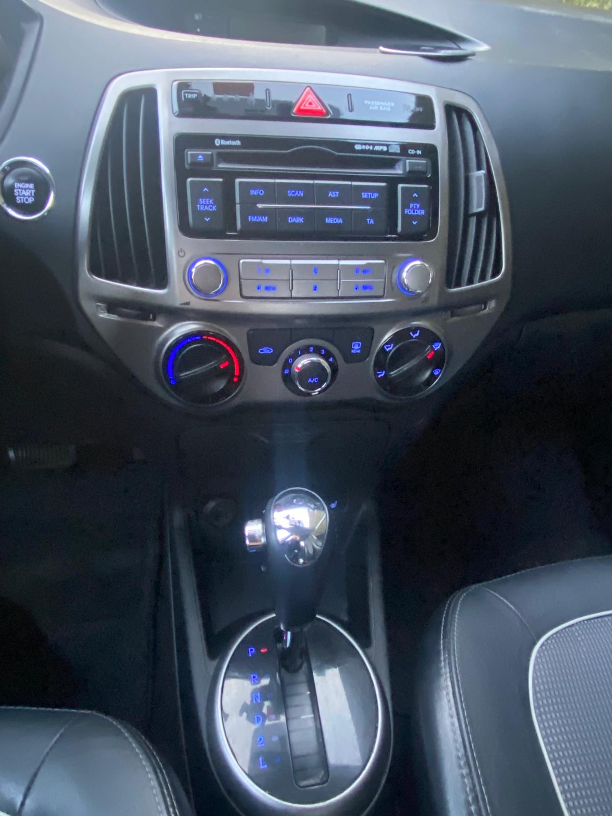 HYUNDAI i20 1.4 Premium Automatic-image-6
