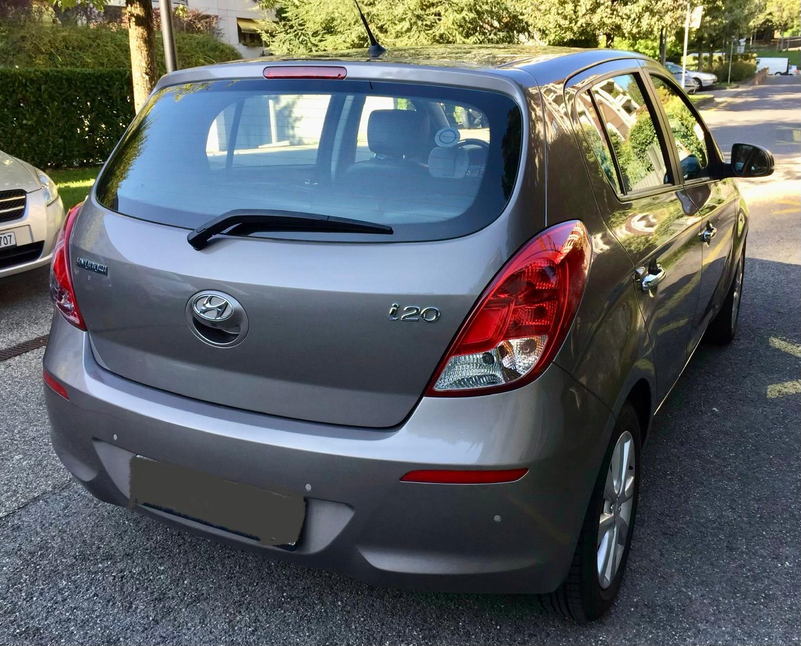 HYUNDAI i20 1.4 Premium Automatic-image-2