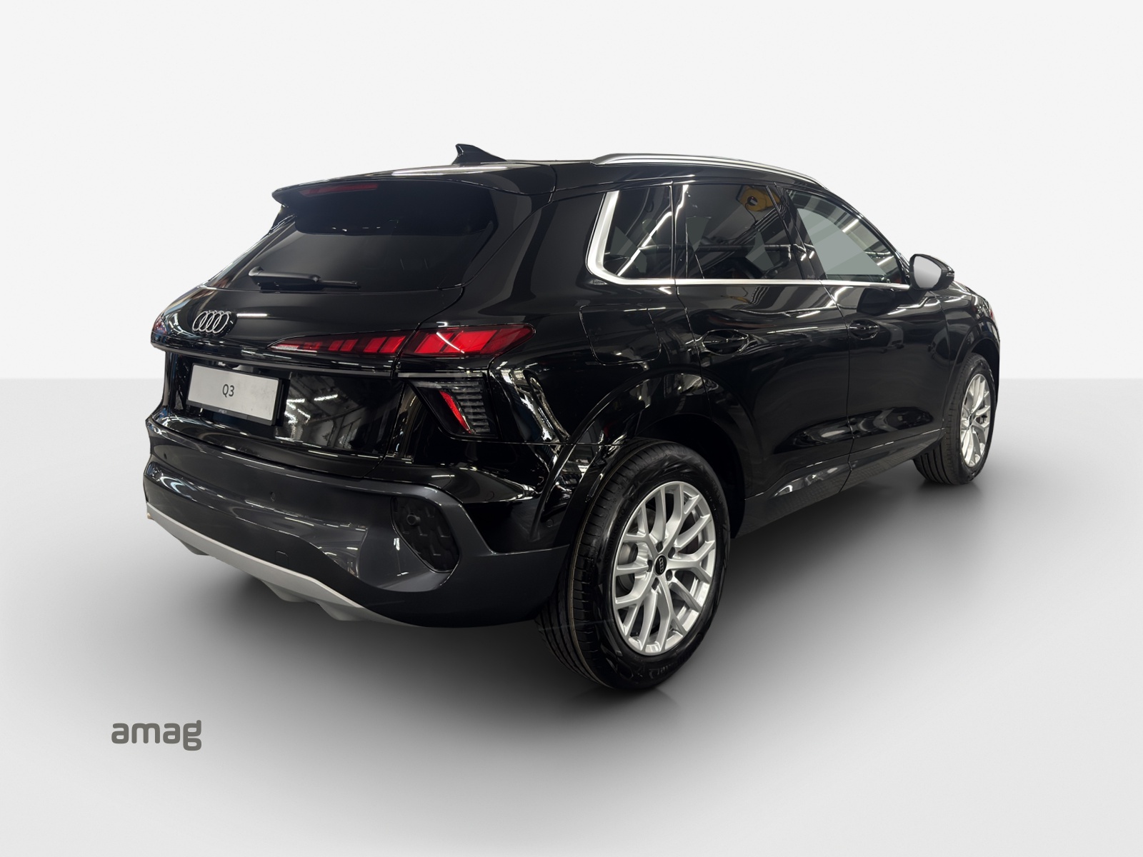 AUDI Q3 SUV 110 kW TFSI S tronic-image-4
