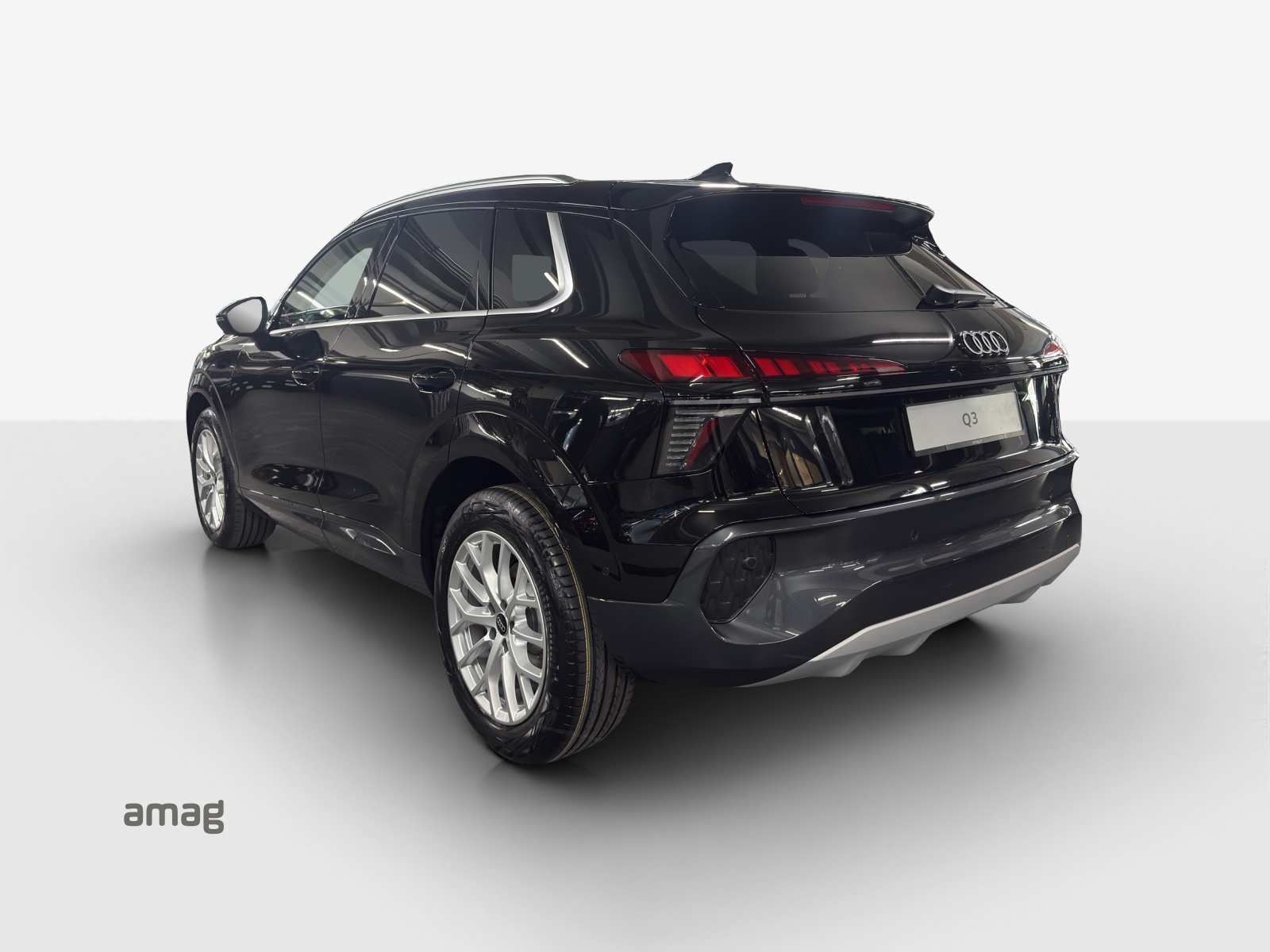 AUDI Q3 SUV 110 kW TFSI S tronic-image-2