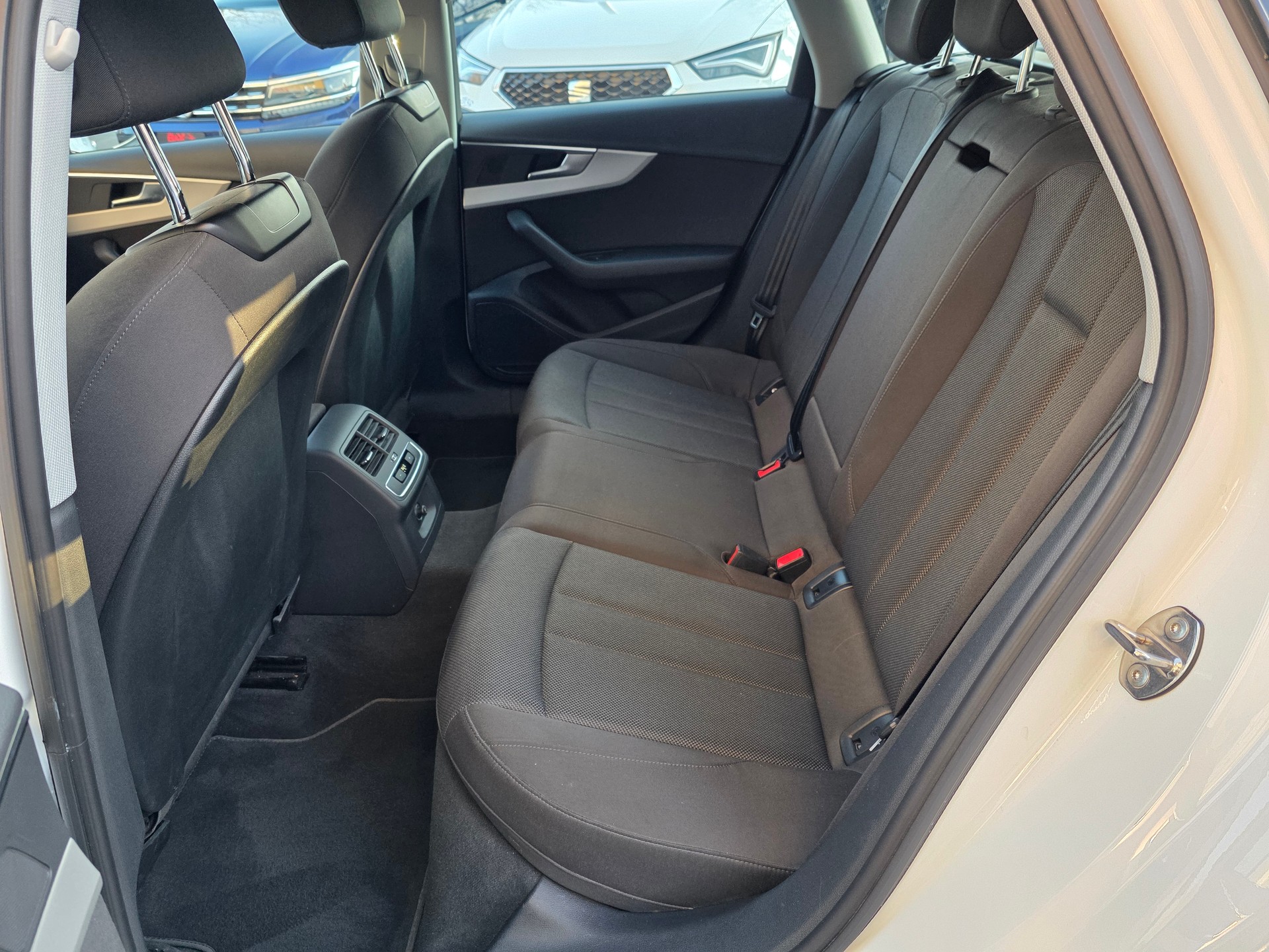 AUDI A4 Avant 35 TDI S-tronic-image-11