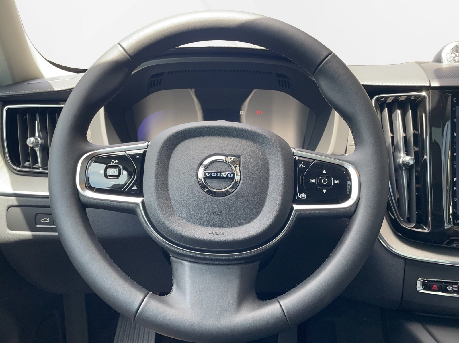 VOLVO XC60 2.0 T8 TE Ultra Bright eAWD-image-5