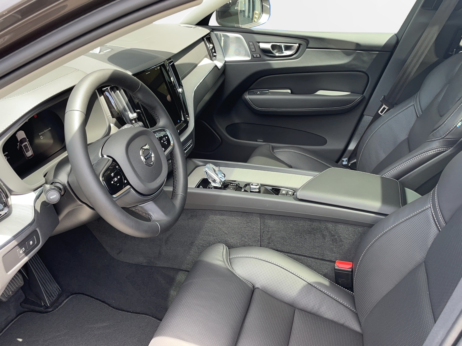VOLVO XC60 2.0 T8 TE Ultra Bright eAWD-showroom-element-3