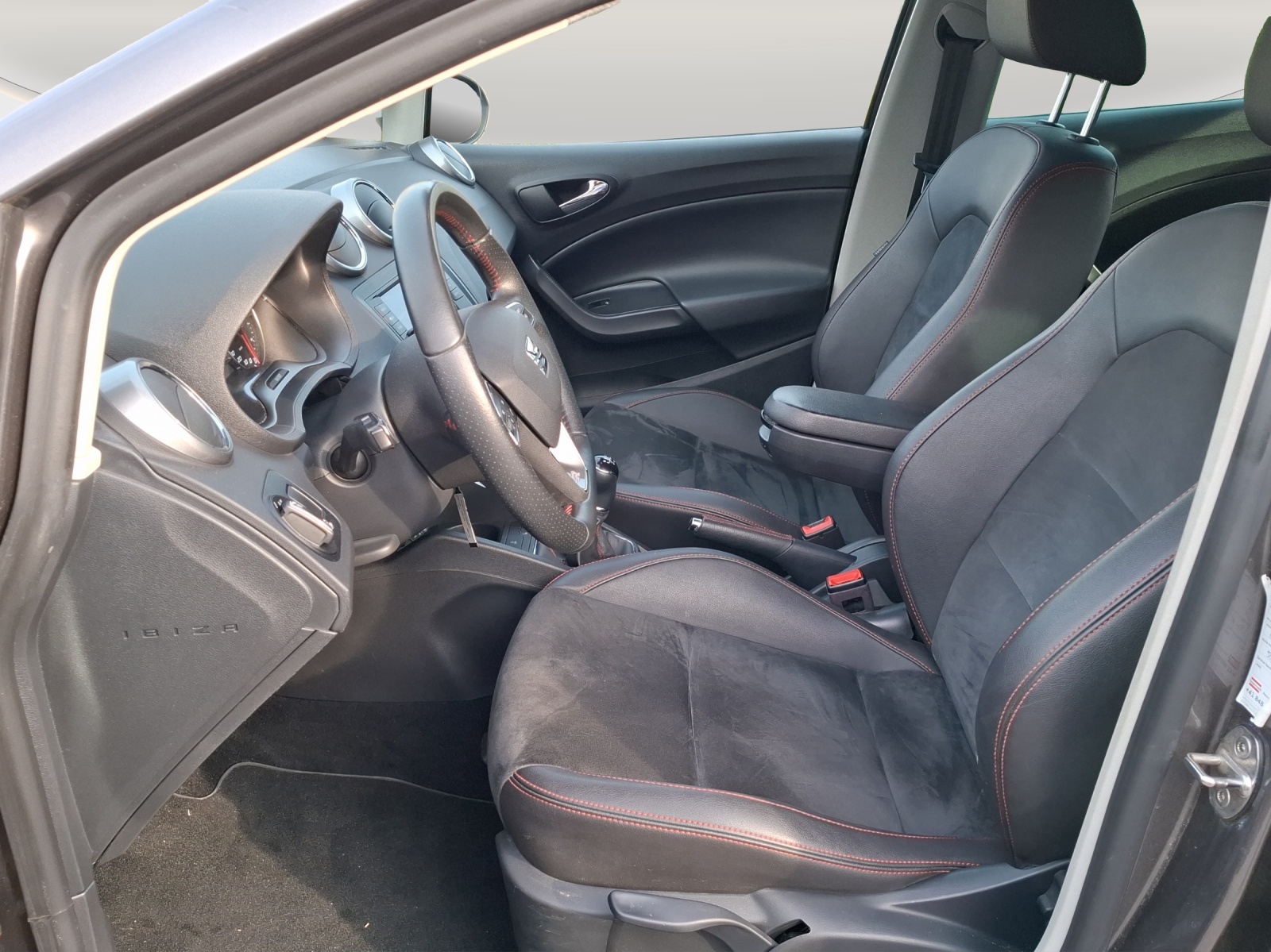 SEAT Ibiza 1.0 EcoTSI Swiss FR // 8-fach bereift-image-8