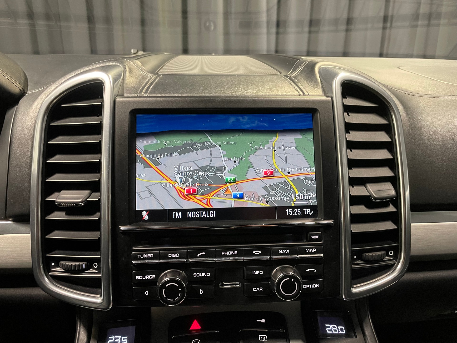 PORSCHE Cayenne Diesel(54)(M)-image-10