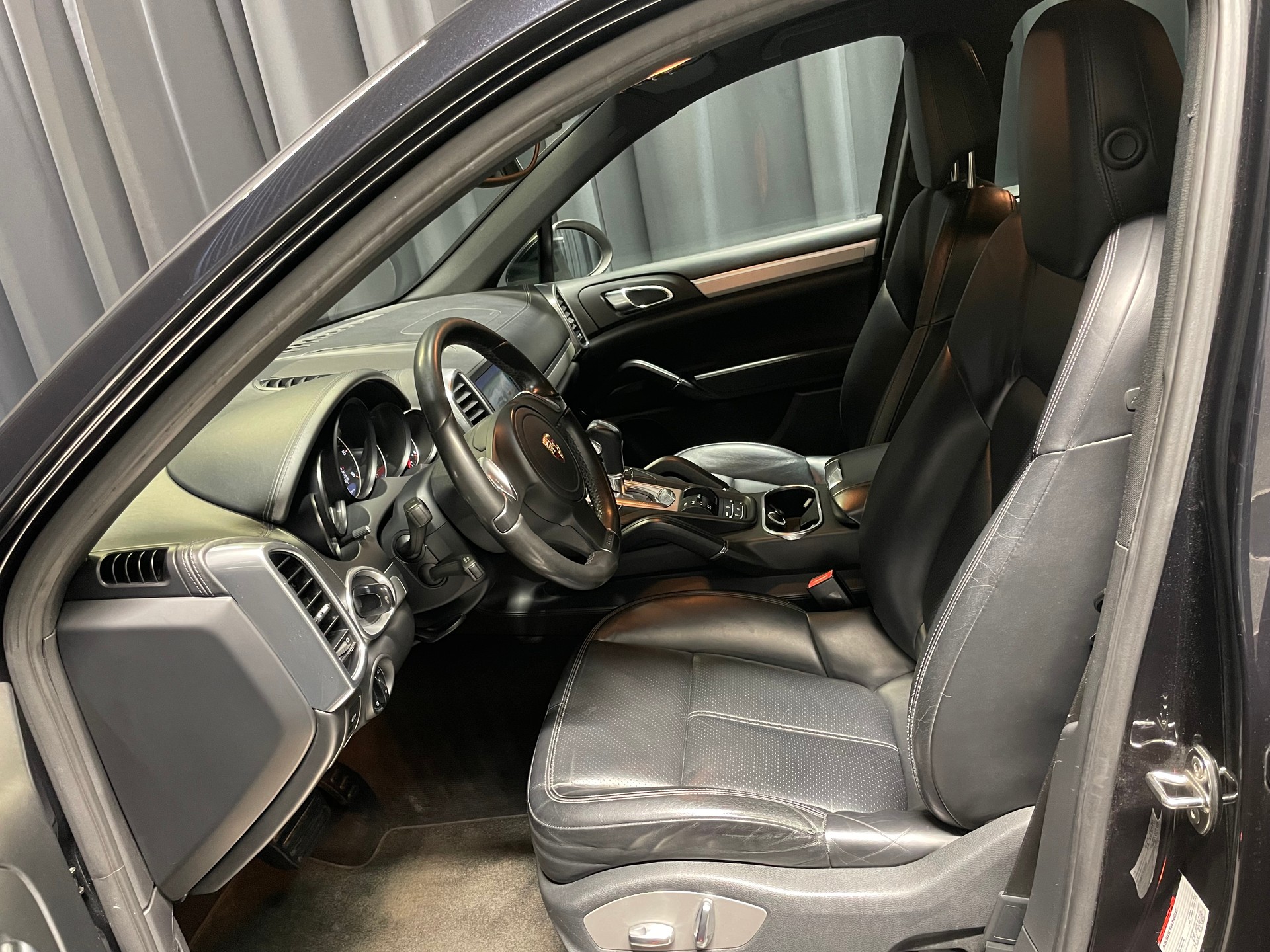 PORSCHE Cayenne Diesel(54)(M)-image-6