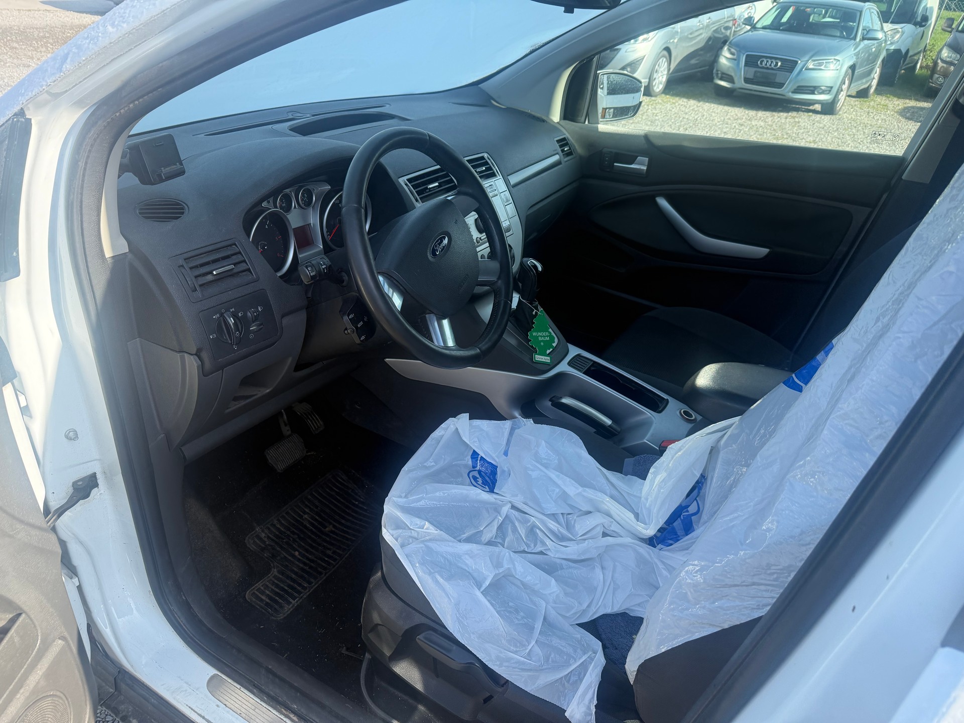 FORD Kuga 2.0 TDCi Carving 4WD PowerShift-image-4