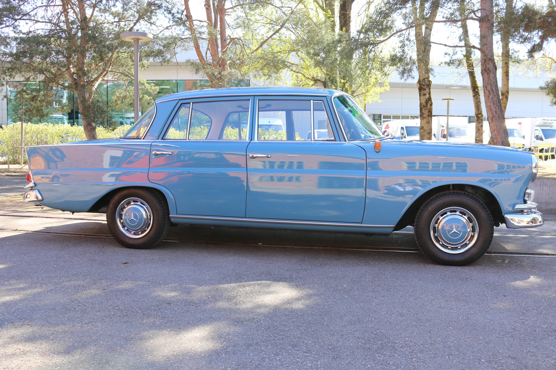 MERCEDES-BENZ 190 C W110-image-1