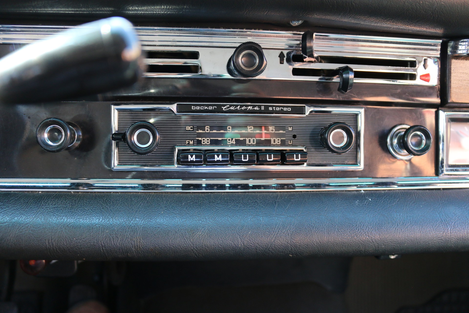 MERCEDES-BENZ 190 C W110-image-10