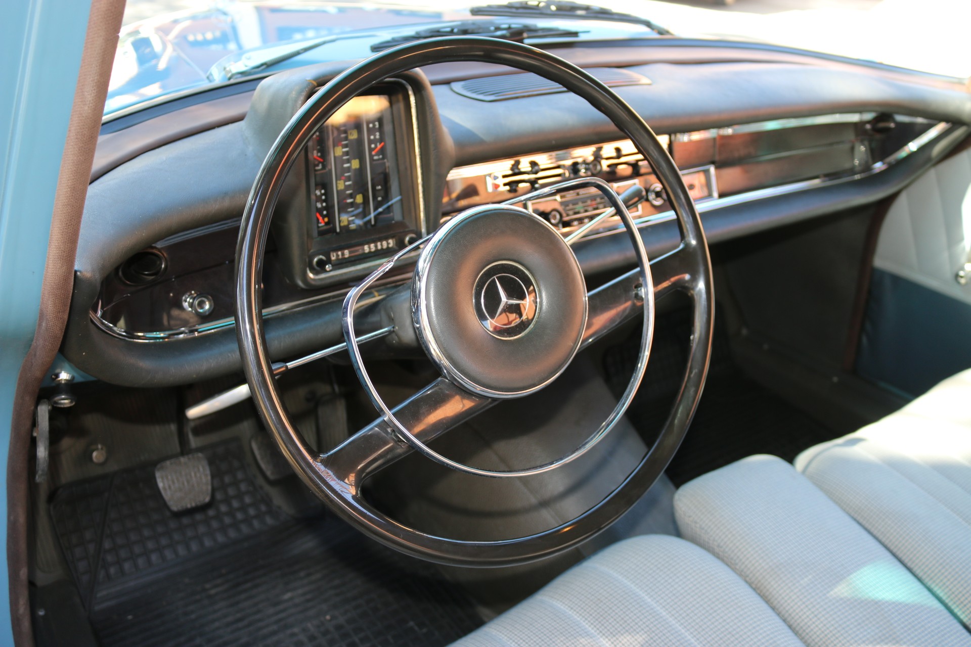 MERCEDES-BENZ 190 C W110-image-8