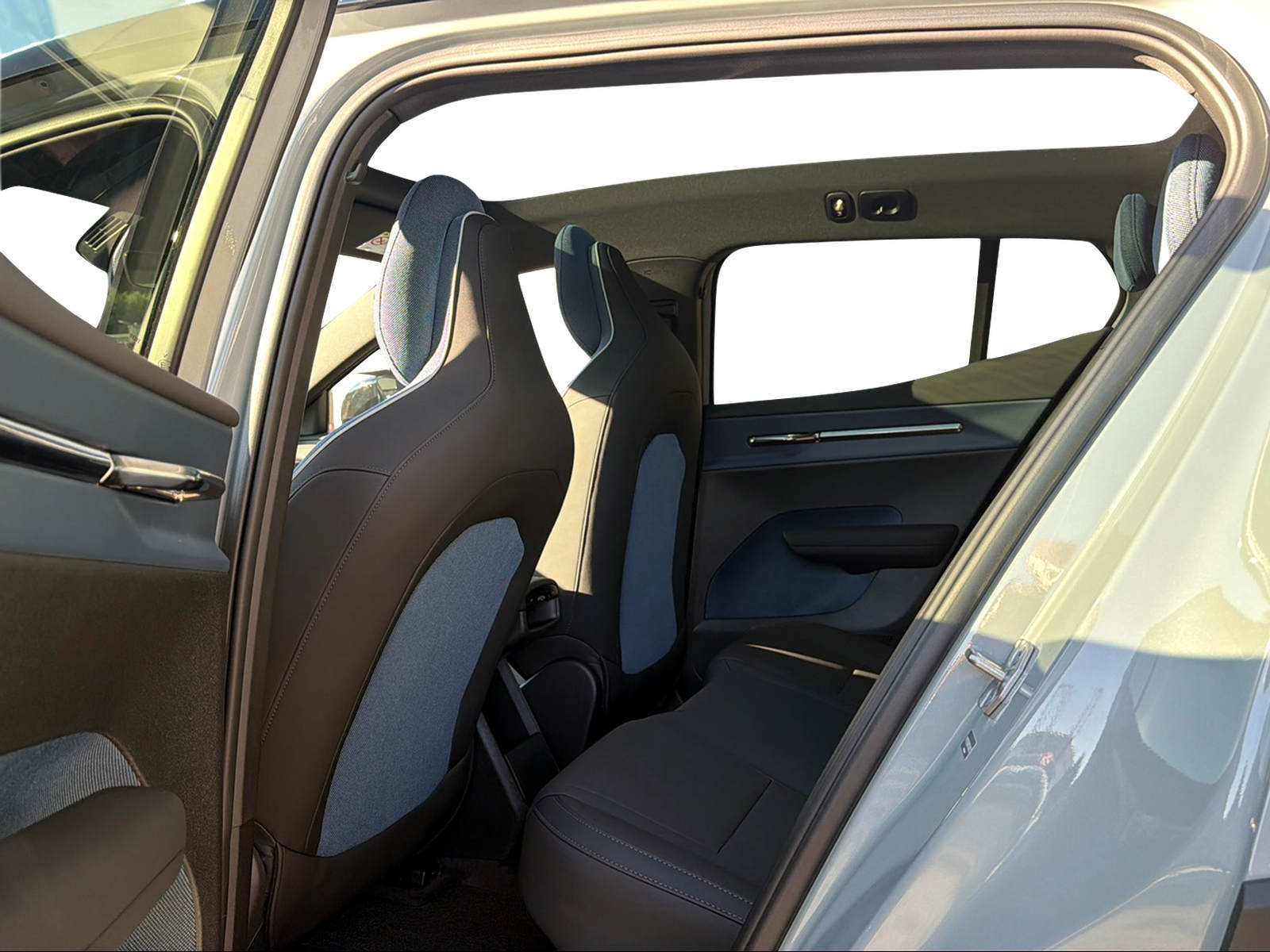 VOLVO EX30 CC E60 Twin Performance AWD-image-12
