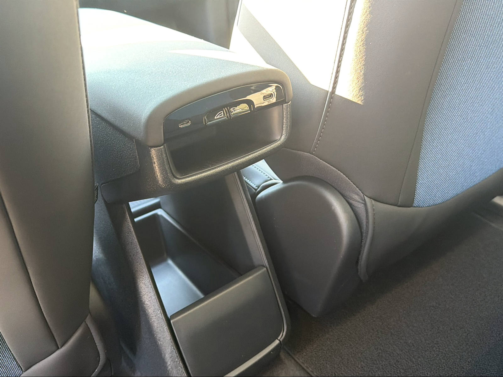 VOLVO EX30 CC E60 Twin Performance AWD-image-13