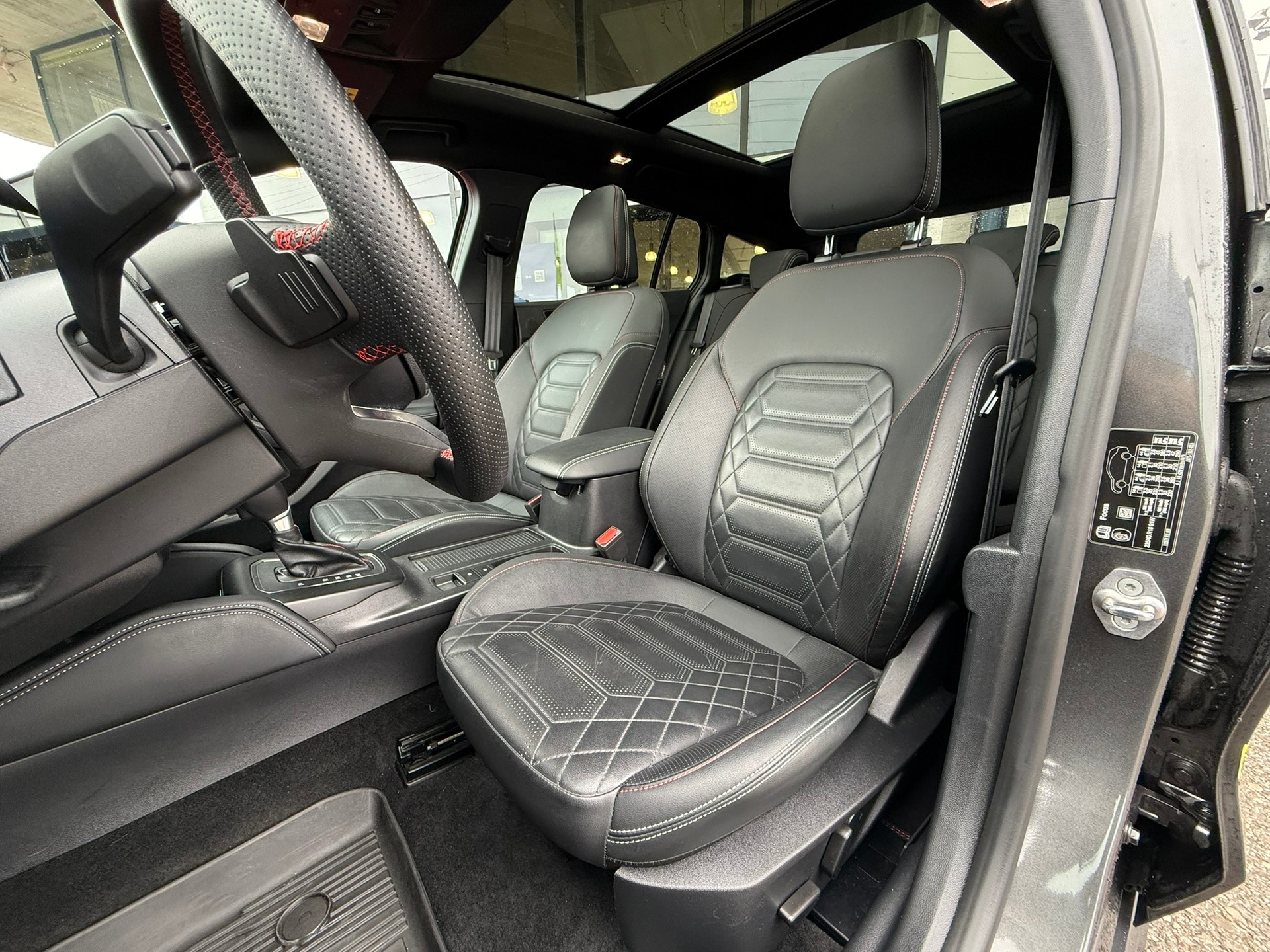 FORD Focus 1.0 MHEV ST-Line Vignale Automat-image-7