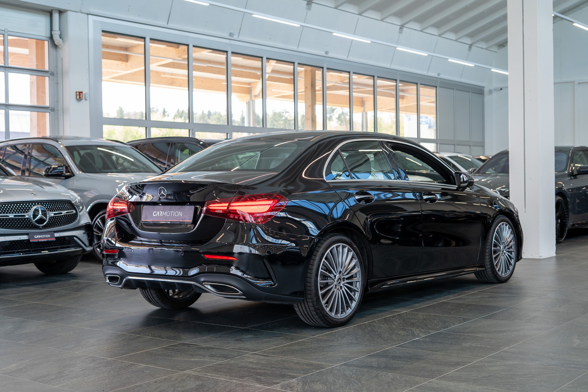 MERCEDES-BENZ A 200 AMG Line Limousine / Facelift / 19" Felgen / Ambiente-Beleuchtung-image-6