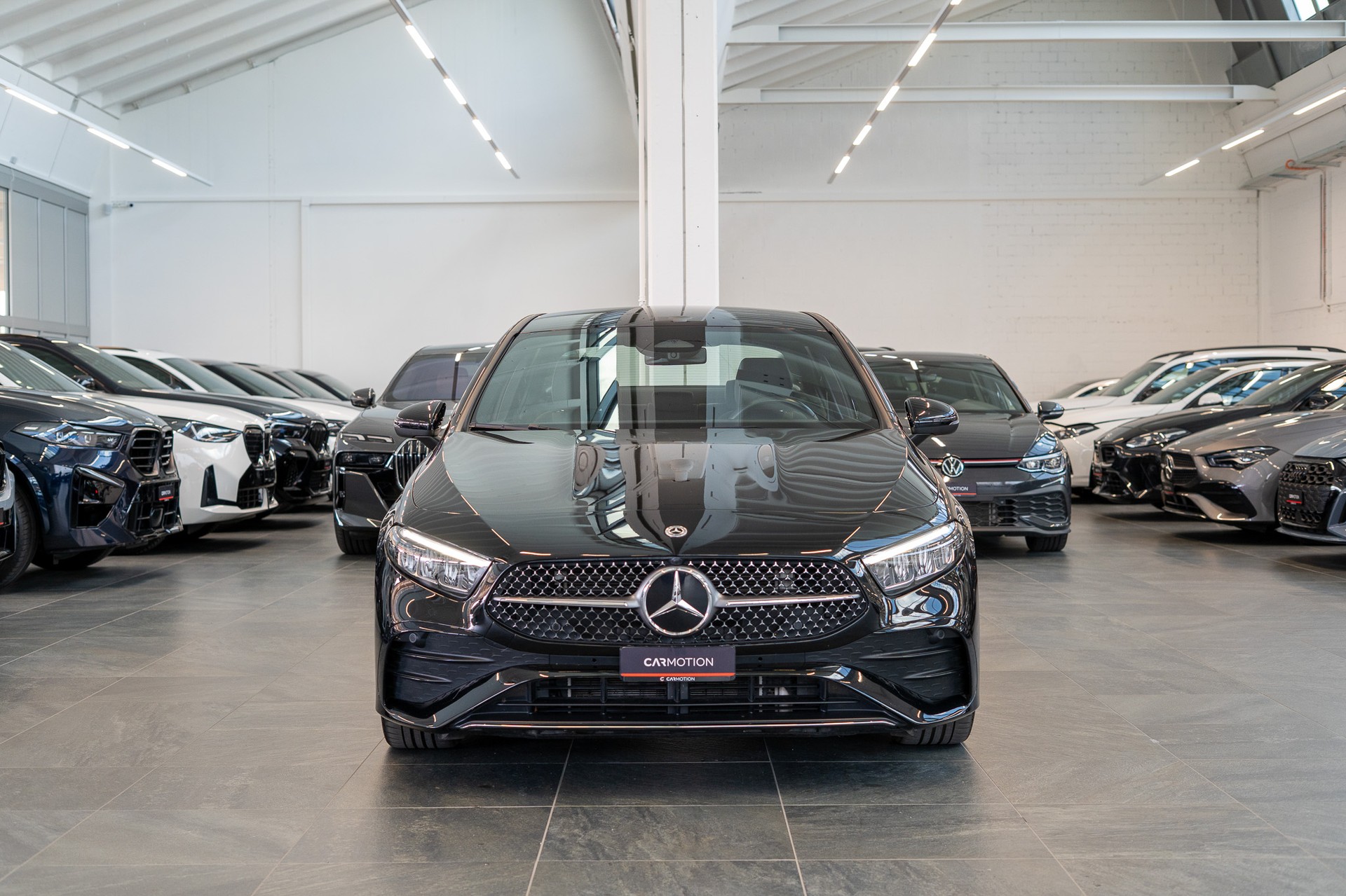 MERCEDES-BENZ A 200 AMG Line Limousine / Facelift / 19" Felgen / Ambiente-Beleuchtung-showroom-element-1