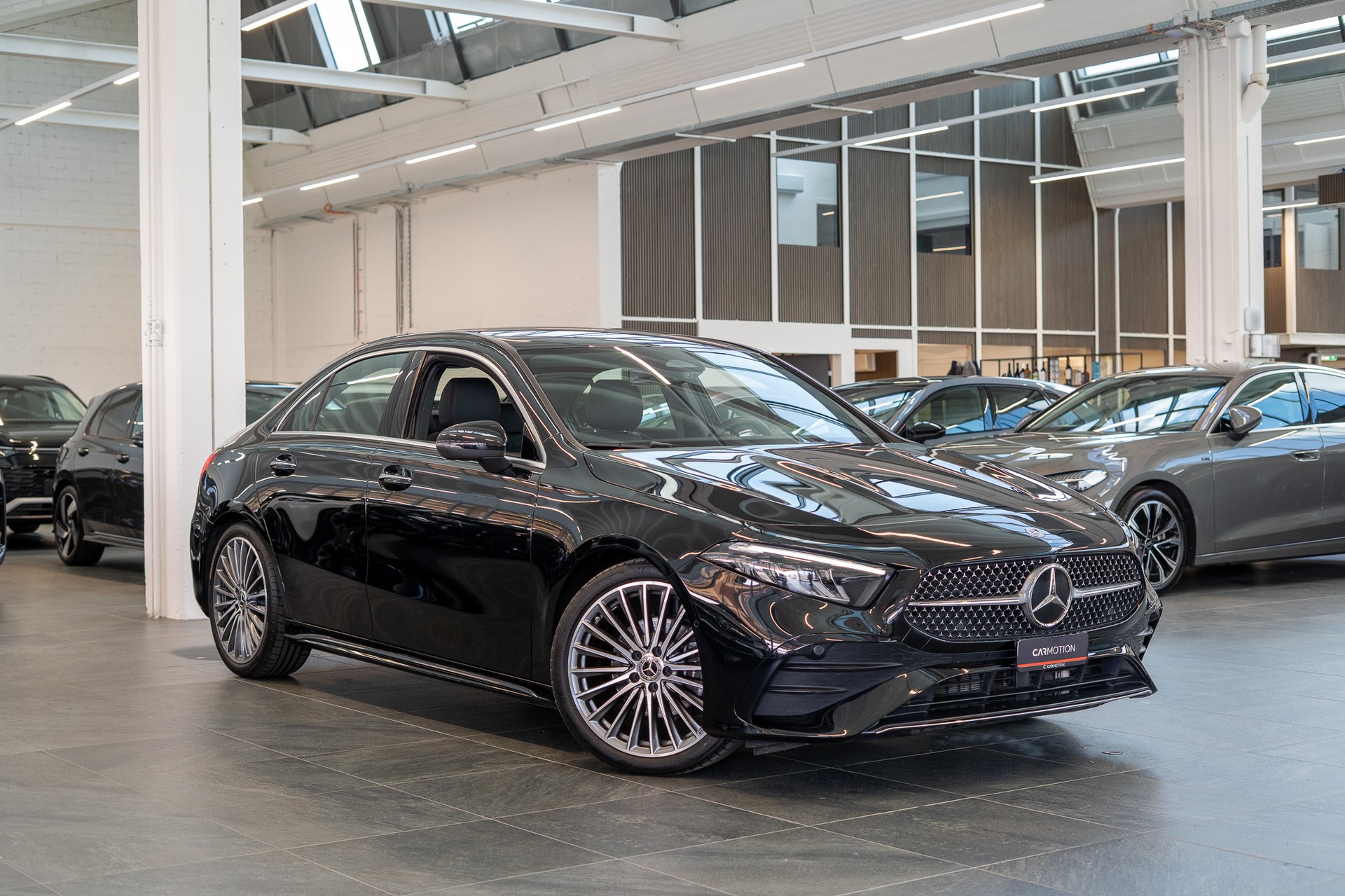 MERCEDES-BENZ A 200 AMG Line Limousine / Facelift / 19" Felgen / Ambiente-Beleuchtung-showroom-element-2