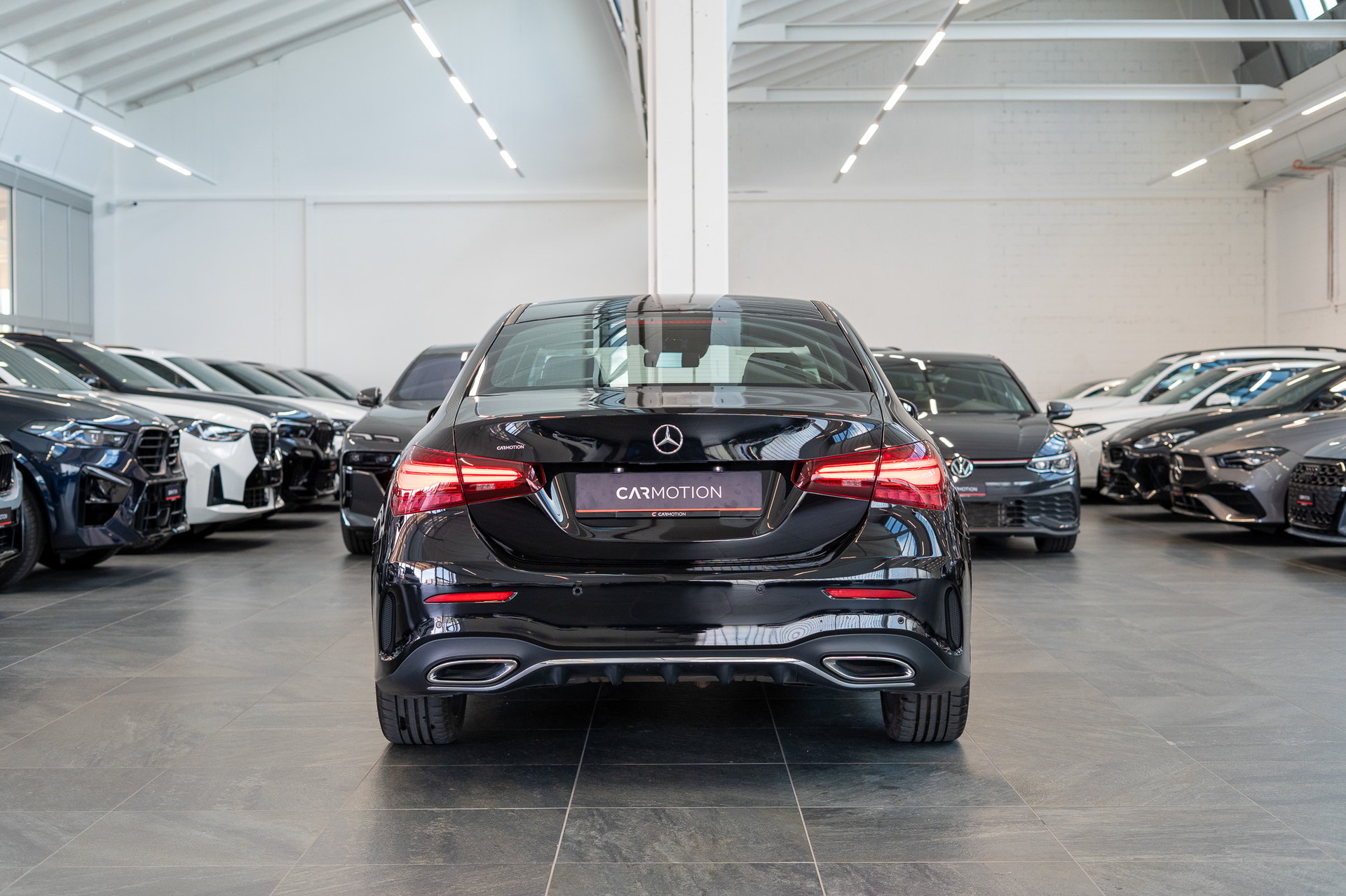 MERCEDES-BENZ A 200 AMG Line Limousine / Facelift / 19" Felgen / Ambiente-Beleuchtung-image-4