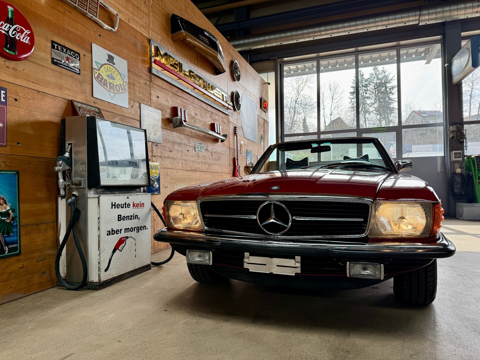 MERCEDES-BENZ 350 SL R107 Veteran-showroom-element-2
