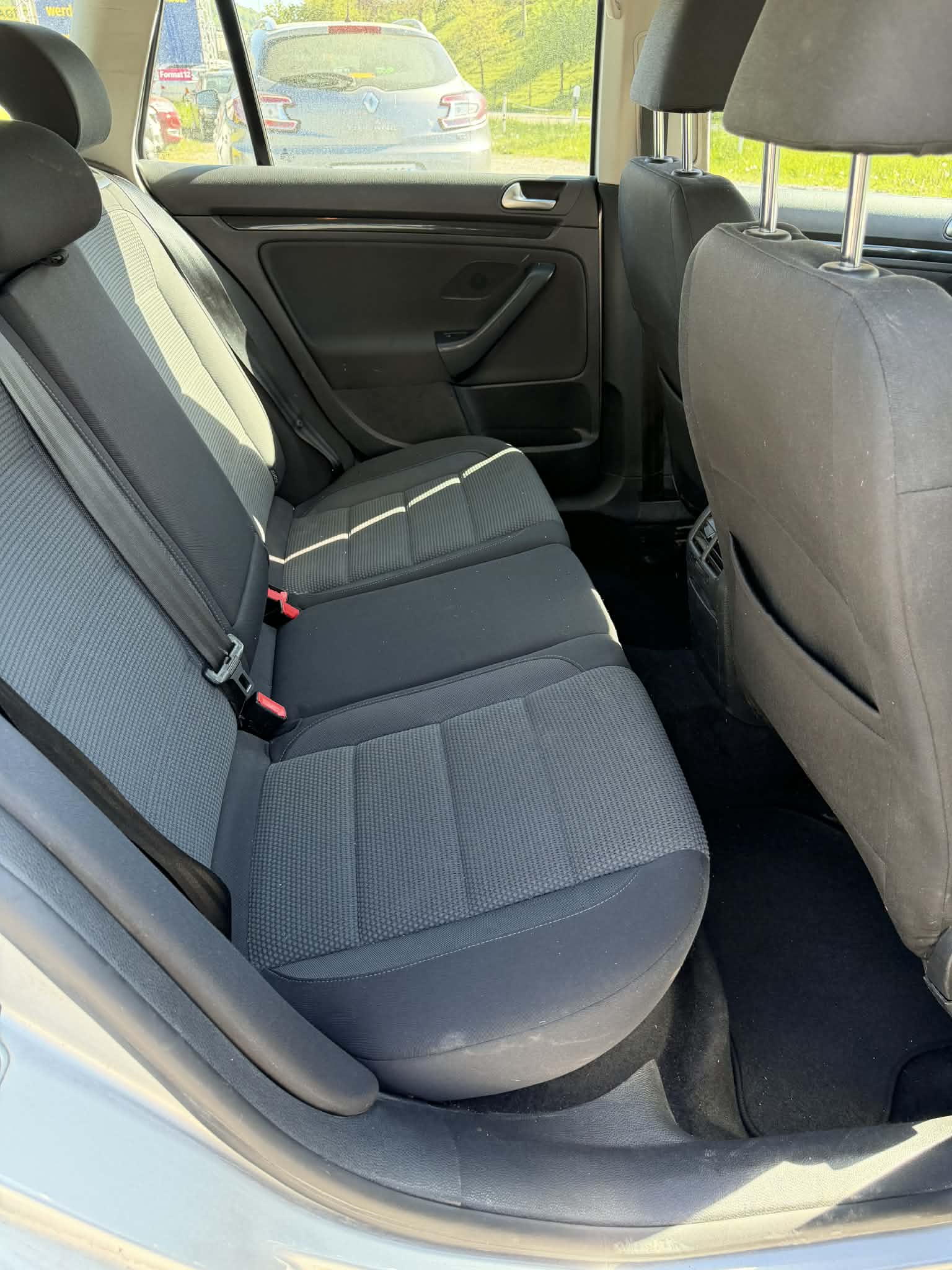 VW Golf Variant 1.6 TDI Comfortline 4Motion-image-10