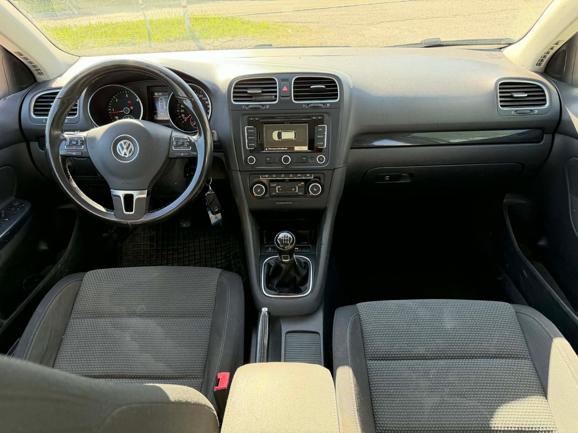 VW Golf Variant 1.6 TDI Comfortline 4Motion-image-2
