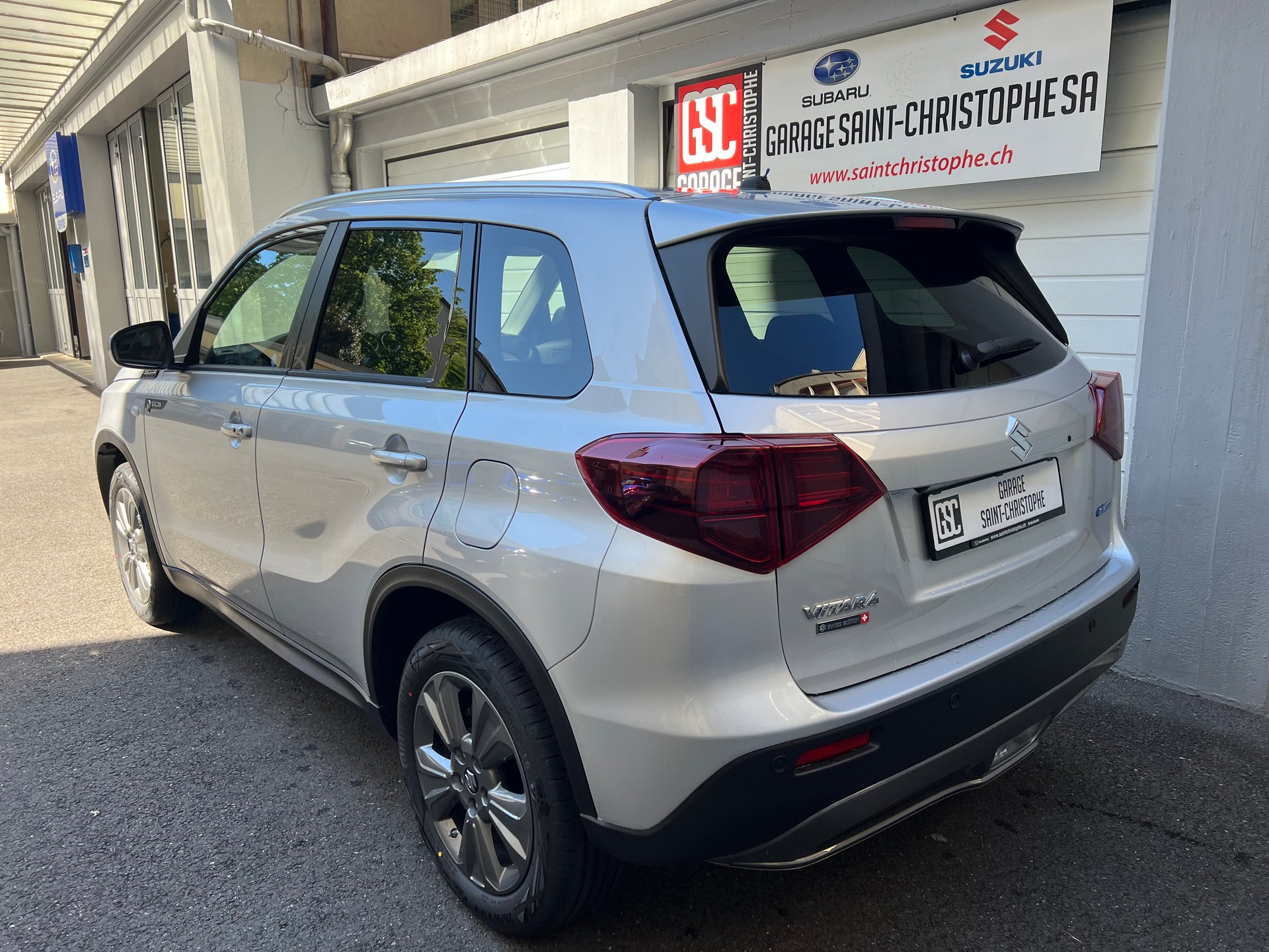 SUZUKI Vitara 1.4 Boosterjet Sakura 4x4 Hybrid Automatic-image-2