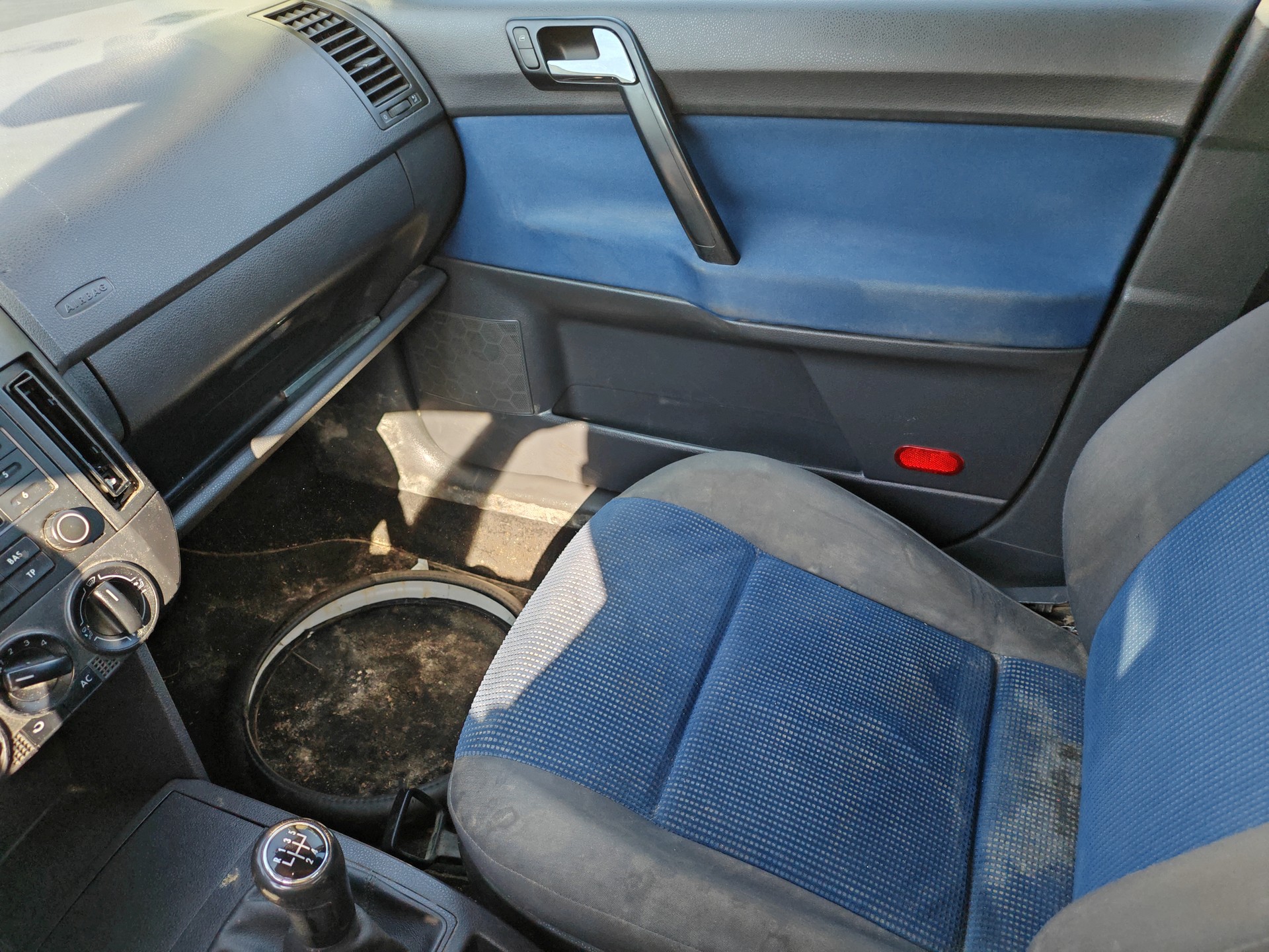 VW Polo 1.6 16V Young&Fresh-image-9