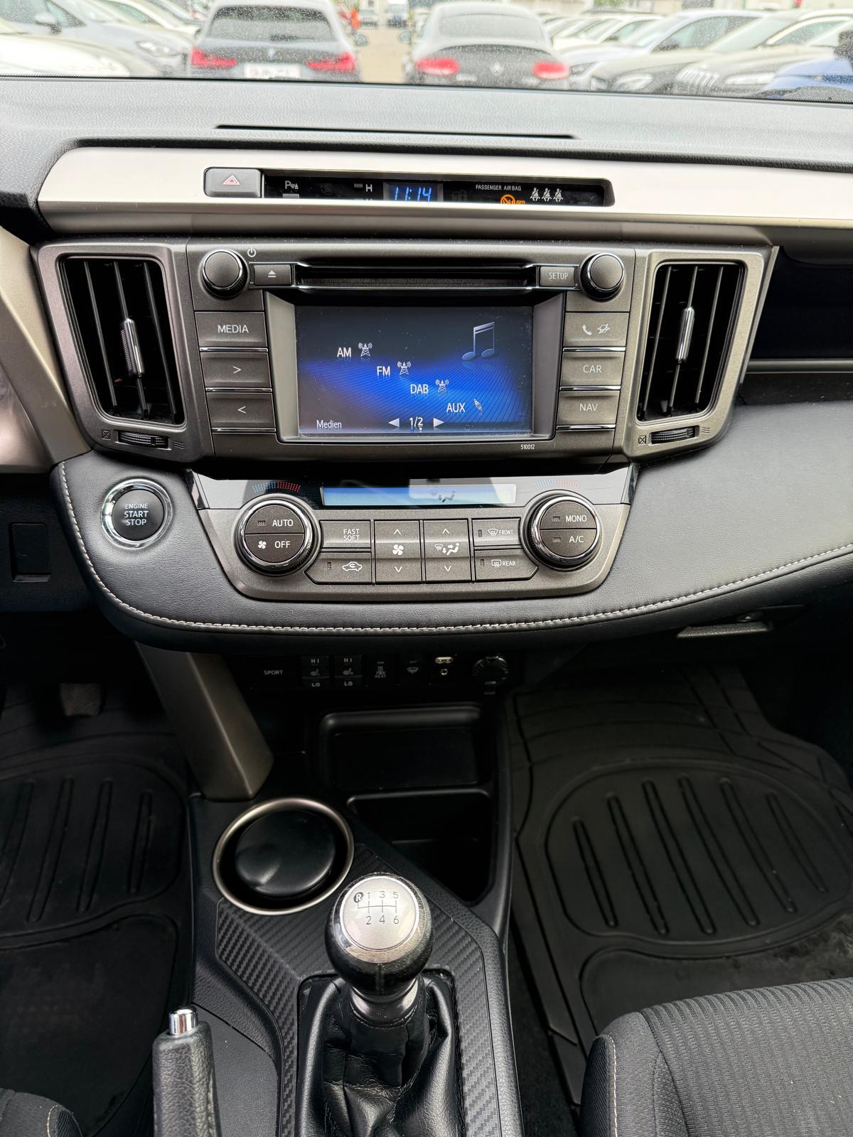 TOYOTA RAV4 2.2 D-4D 150 Style-image-11