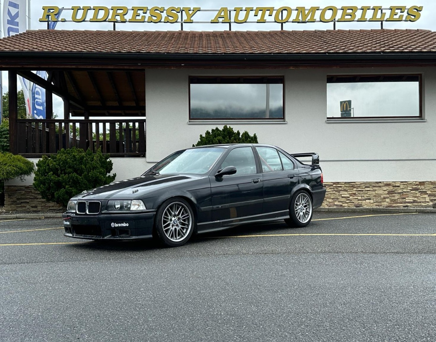 BMW 325i-image-0