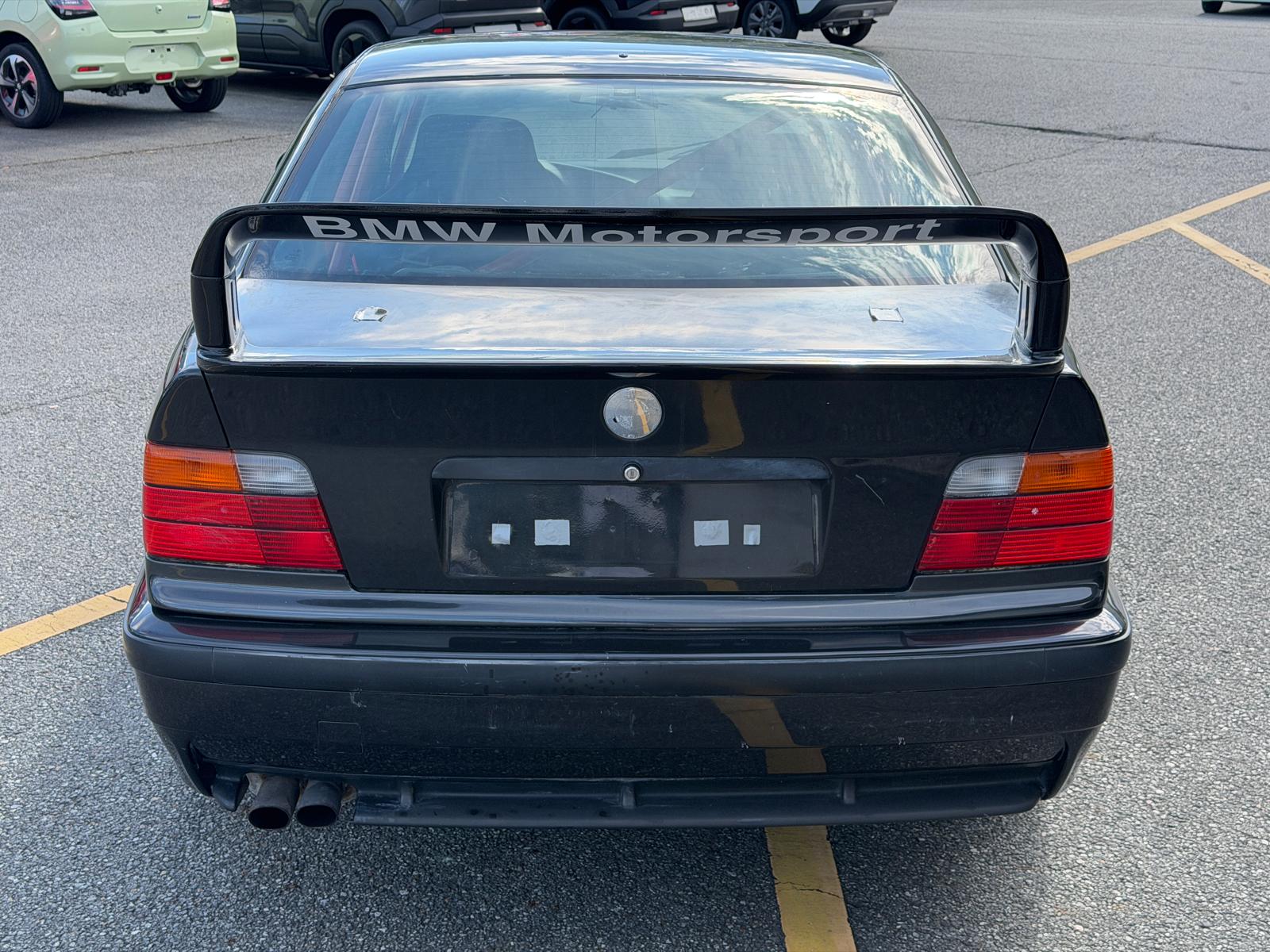 BMW 325i-image-3